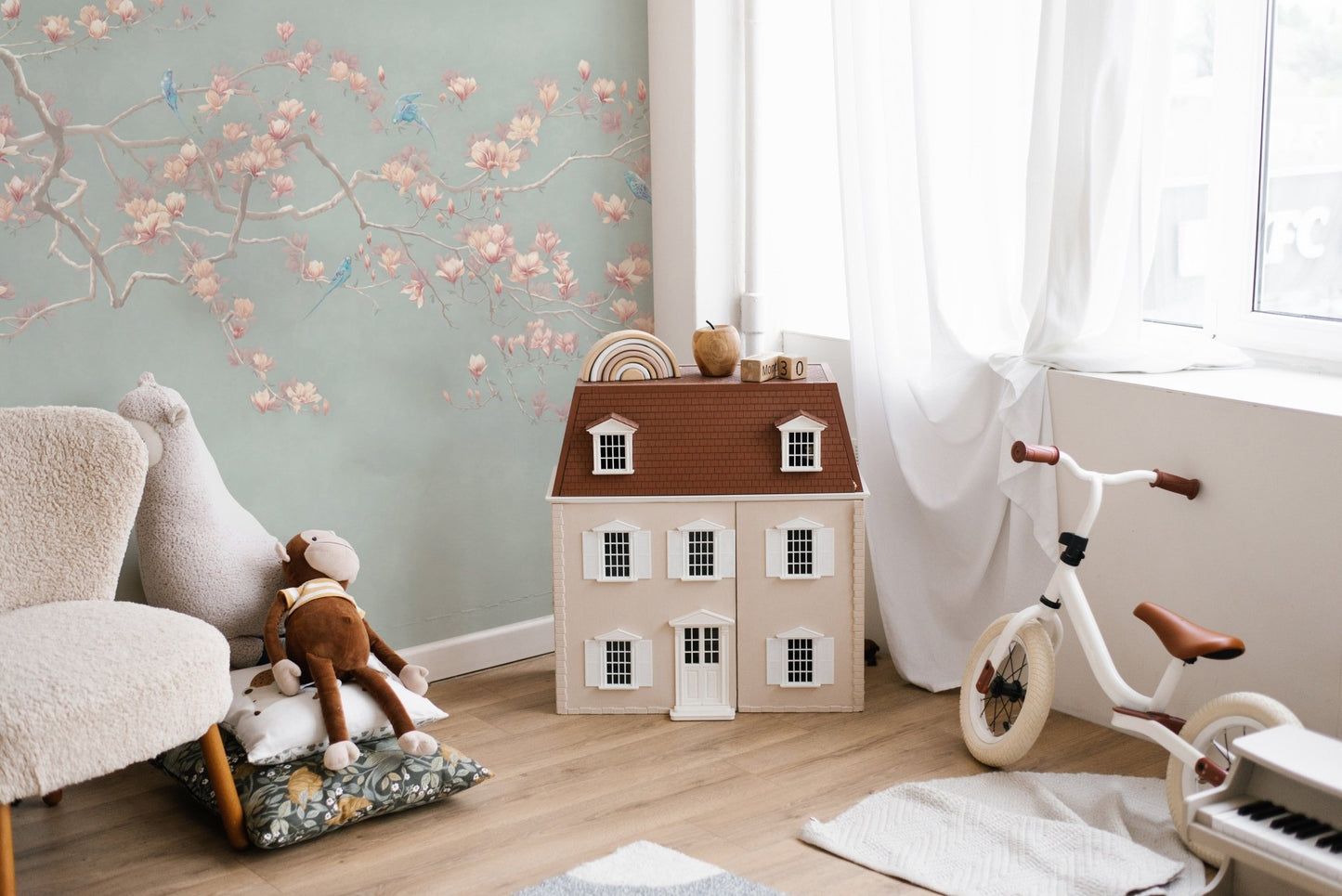 Ornate Chinoiserie Wildlife Wallpaper