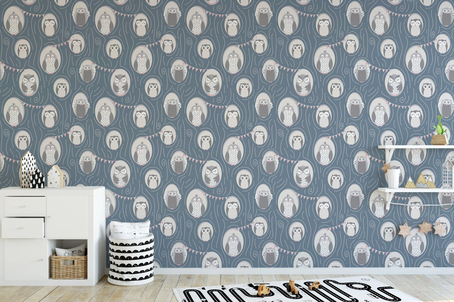 Charming owl mural with a soft theme
A980
