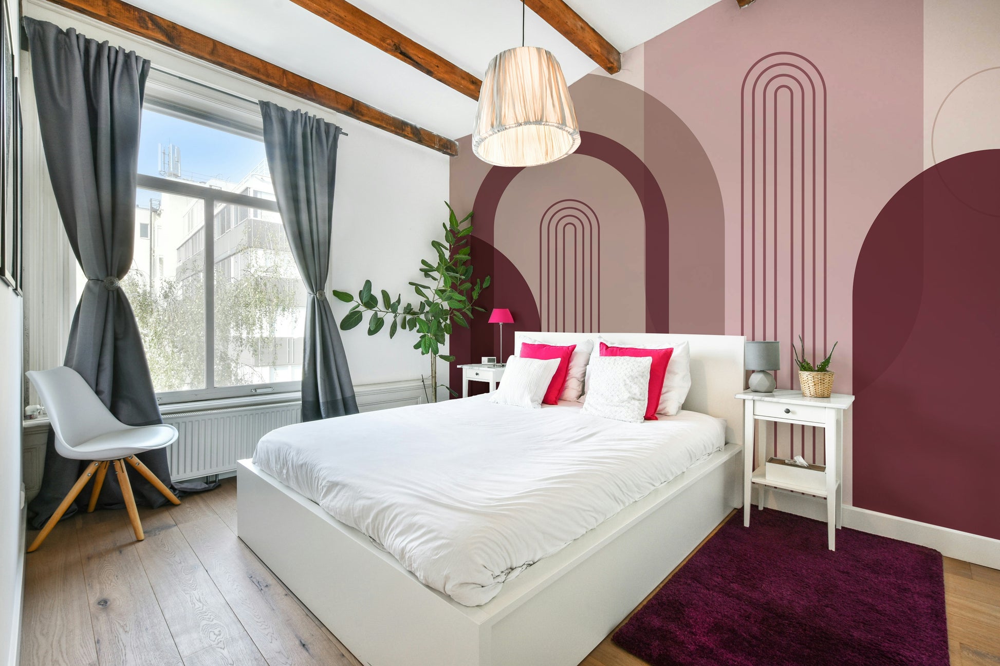 Minimalist curved wall design

