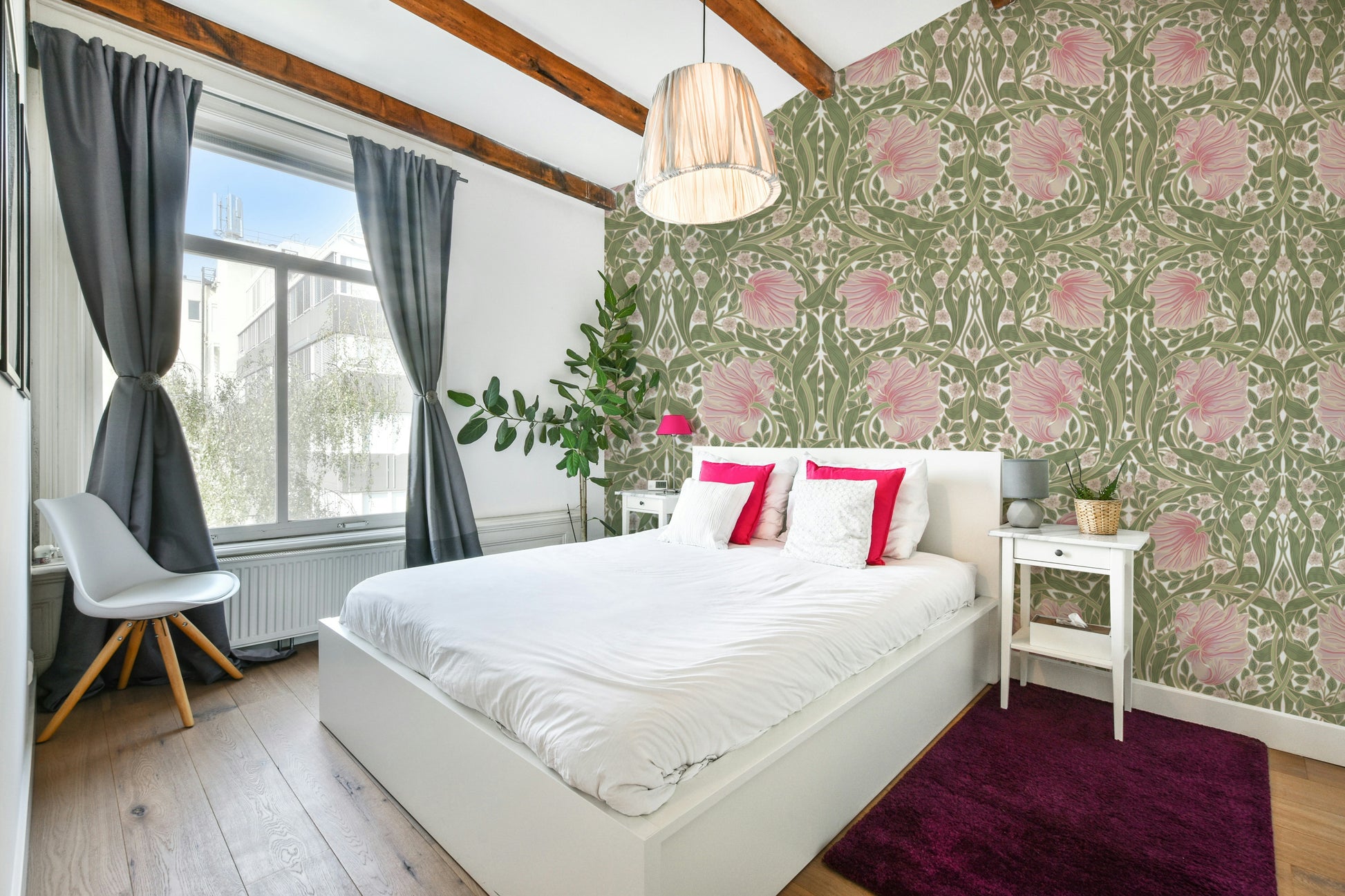 Luxurious Pimpernel design wallpaper for vintage homes.

