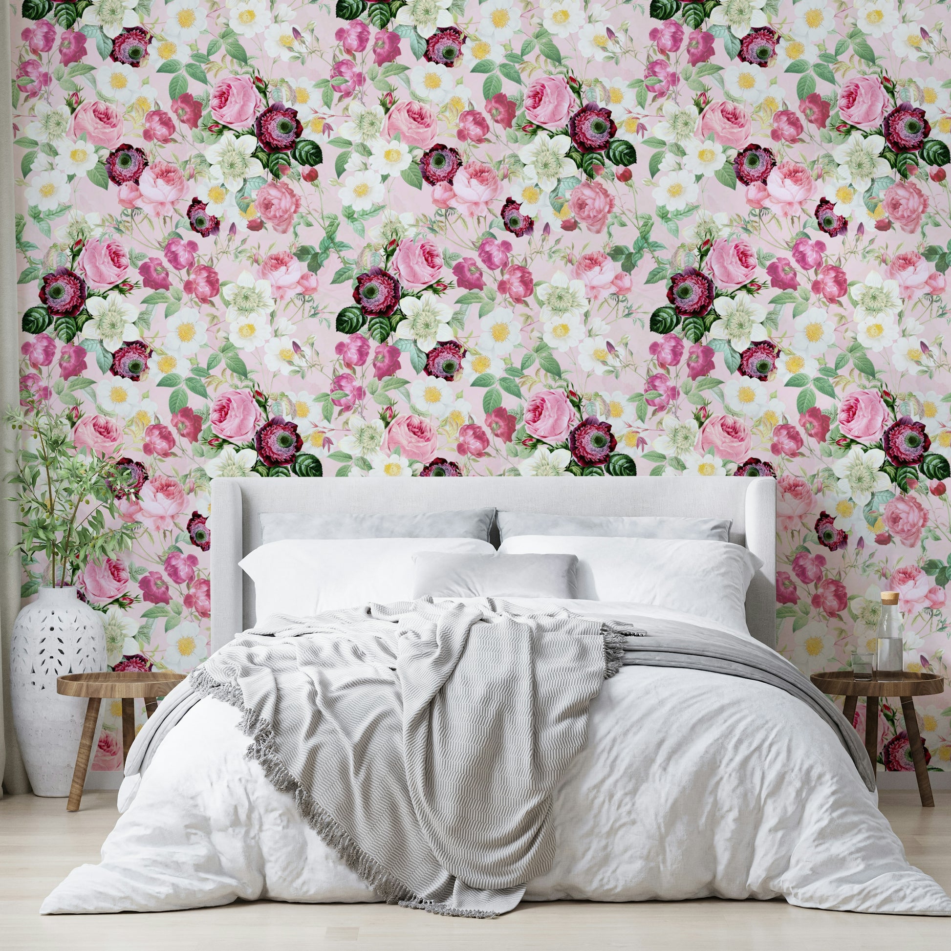 Floral roses wallpaper bringing an enchanted garden indoors.

