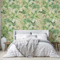 Elegant floral wallpaper featuring vintage roses.

