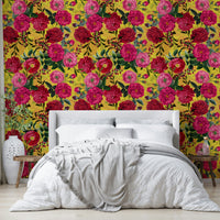 Vintage rose wallpaper featuring bright, lively colors.

