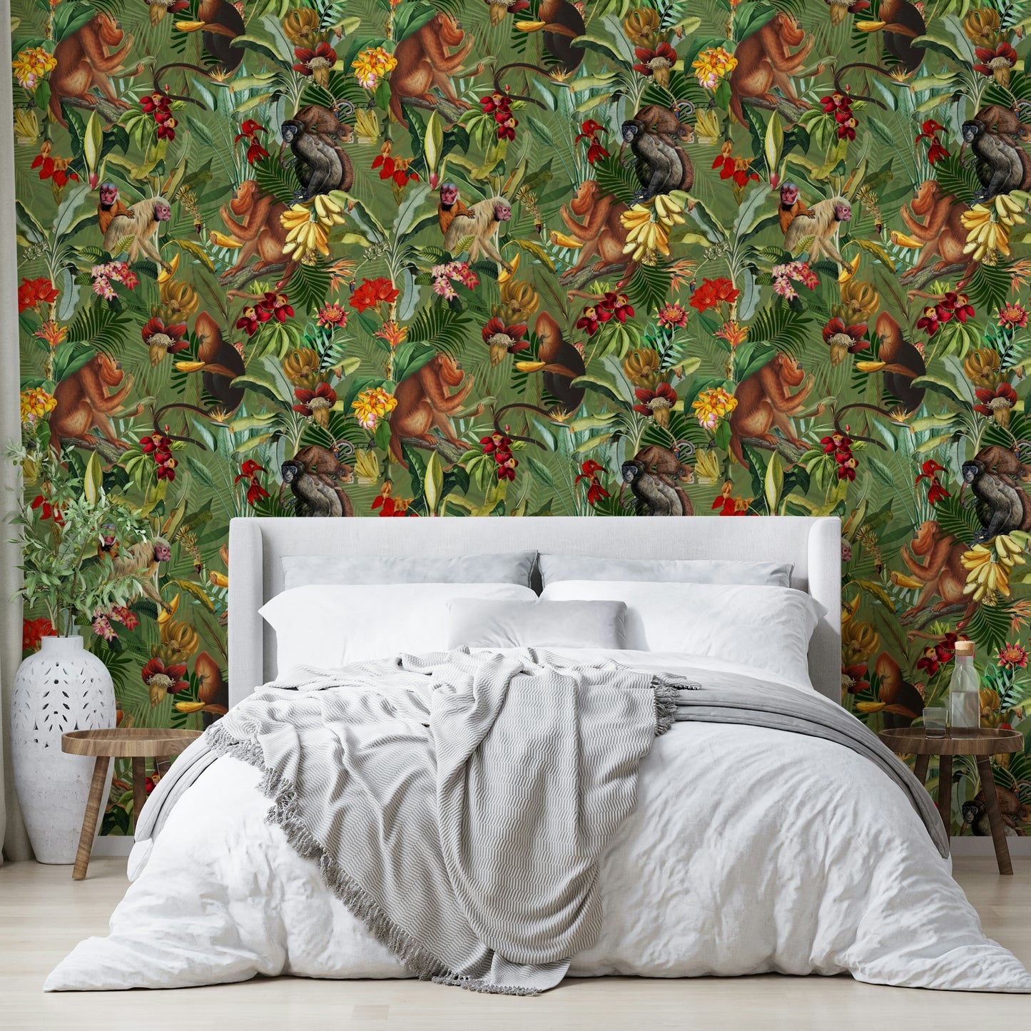Exotic jungle wallpaper for a nature-inspired room.

