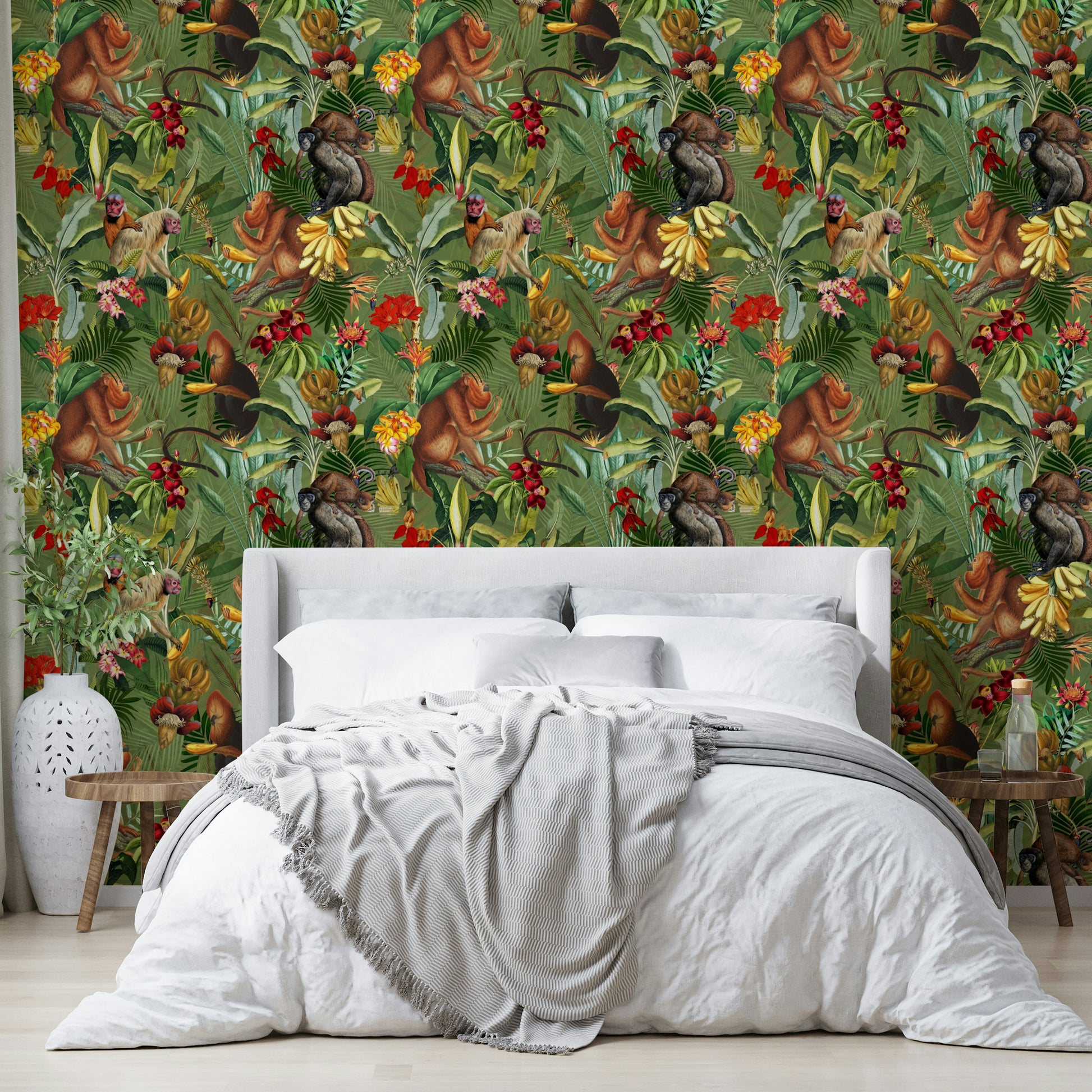 Exotic jungle wallpaper for a nature-inspired room.

