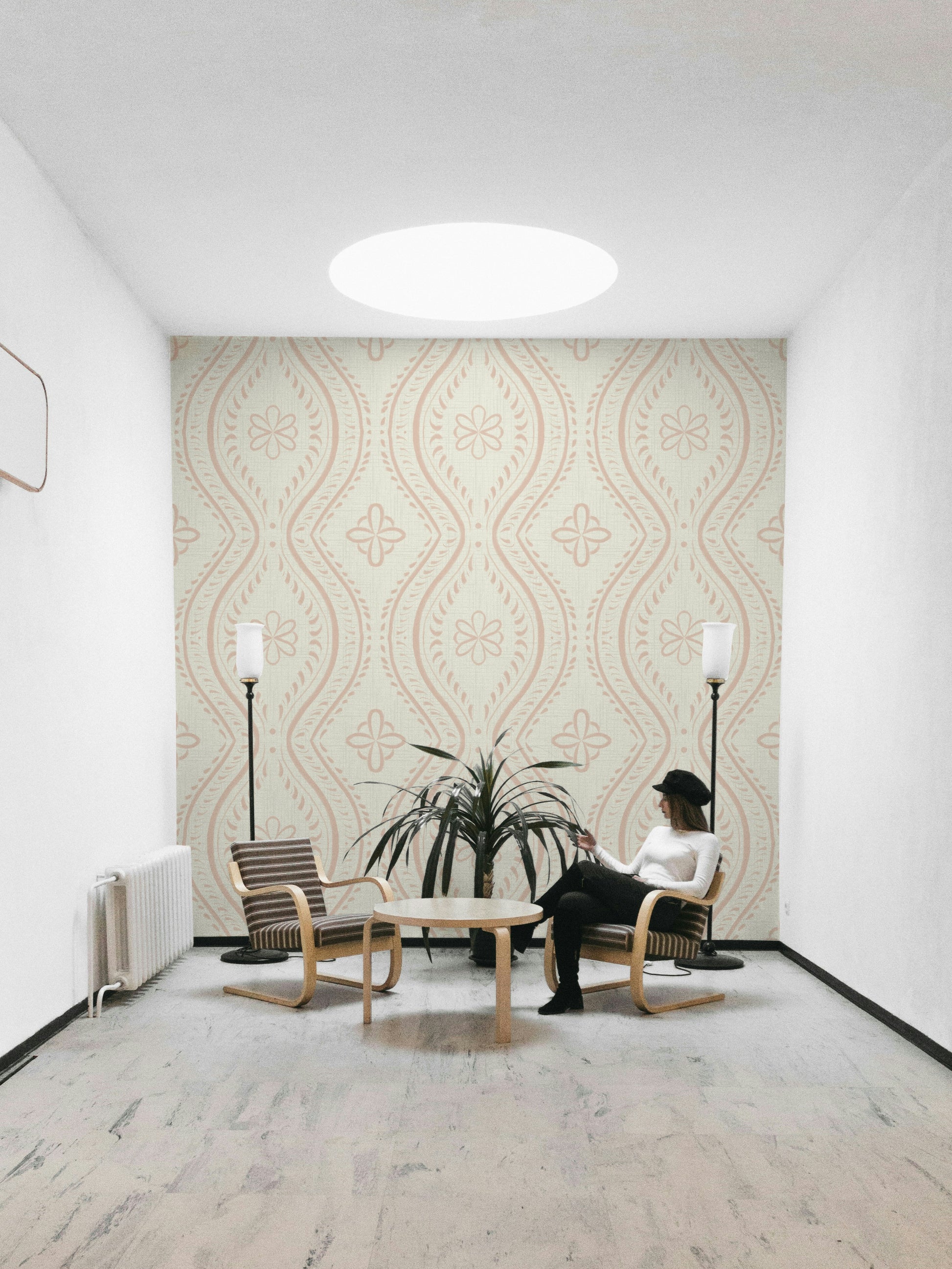 Bright and airy ogee wallpaper in neutral tones

