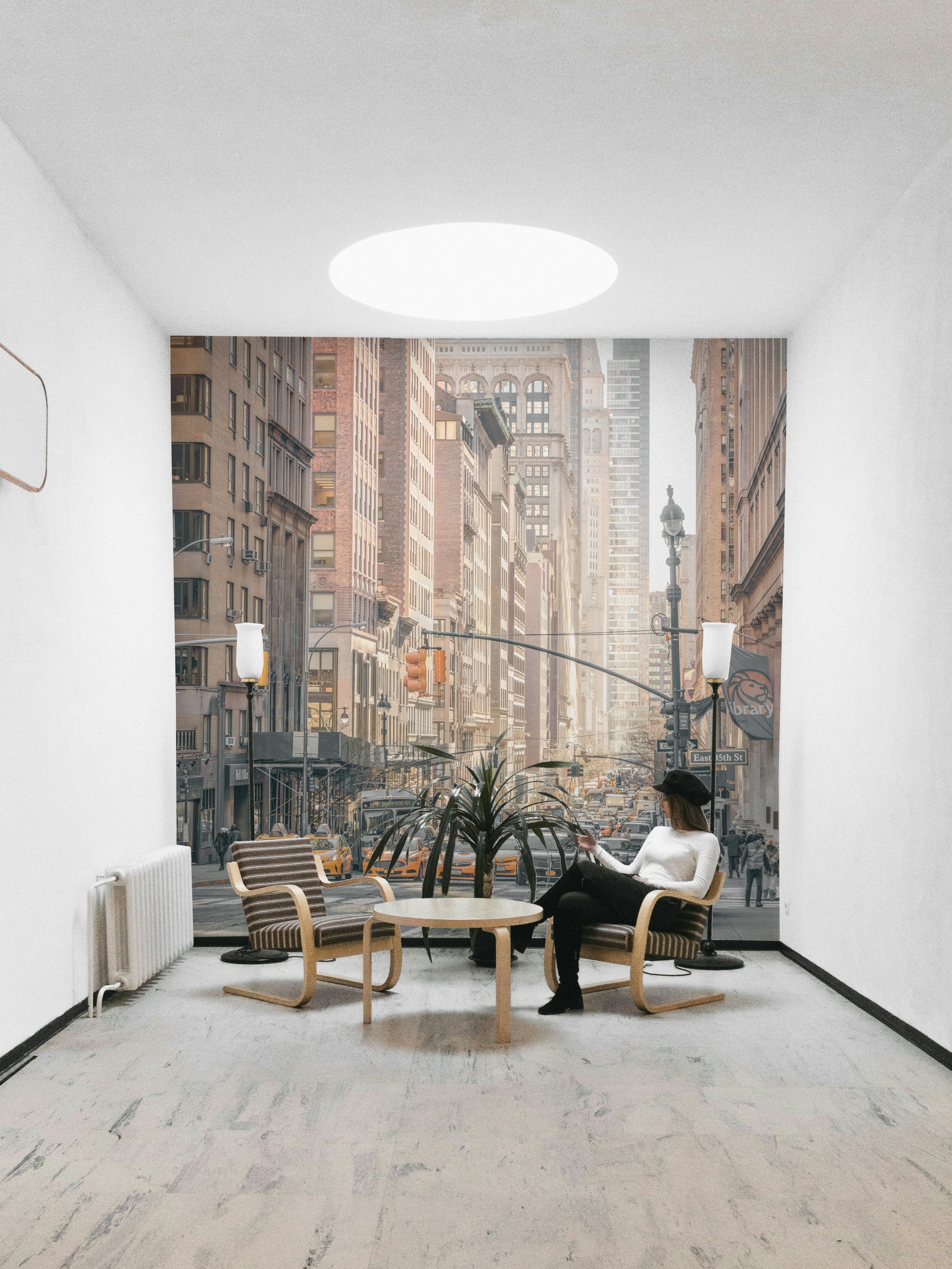 Busy Manhattan street scene.

