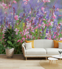 Romantic floral wallcovering
