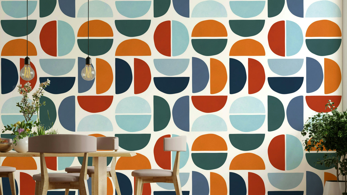 A close-up shot of the circle pattern on the wallpaper.

