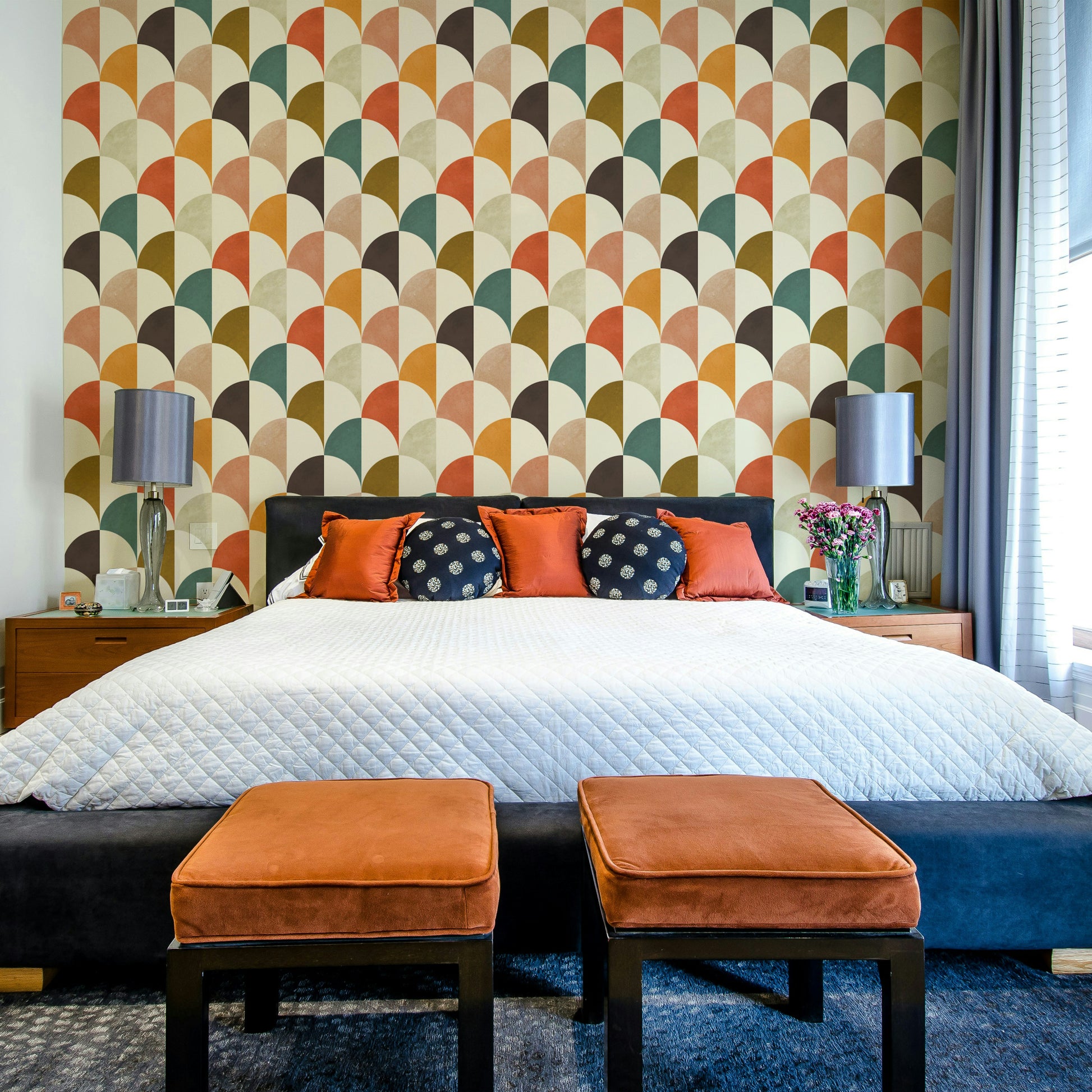 A close-up shot of the arch design on the wallpaper.

