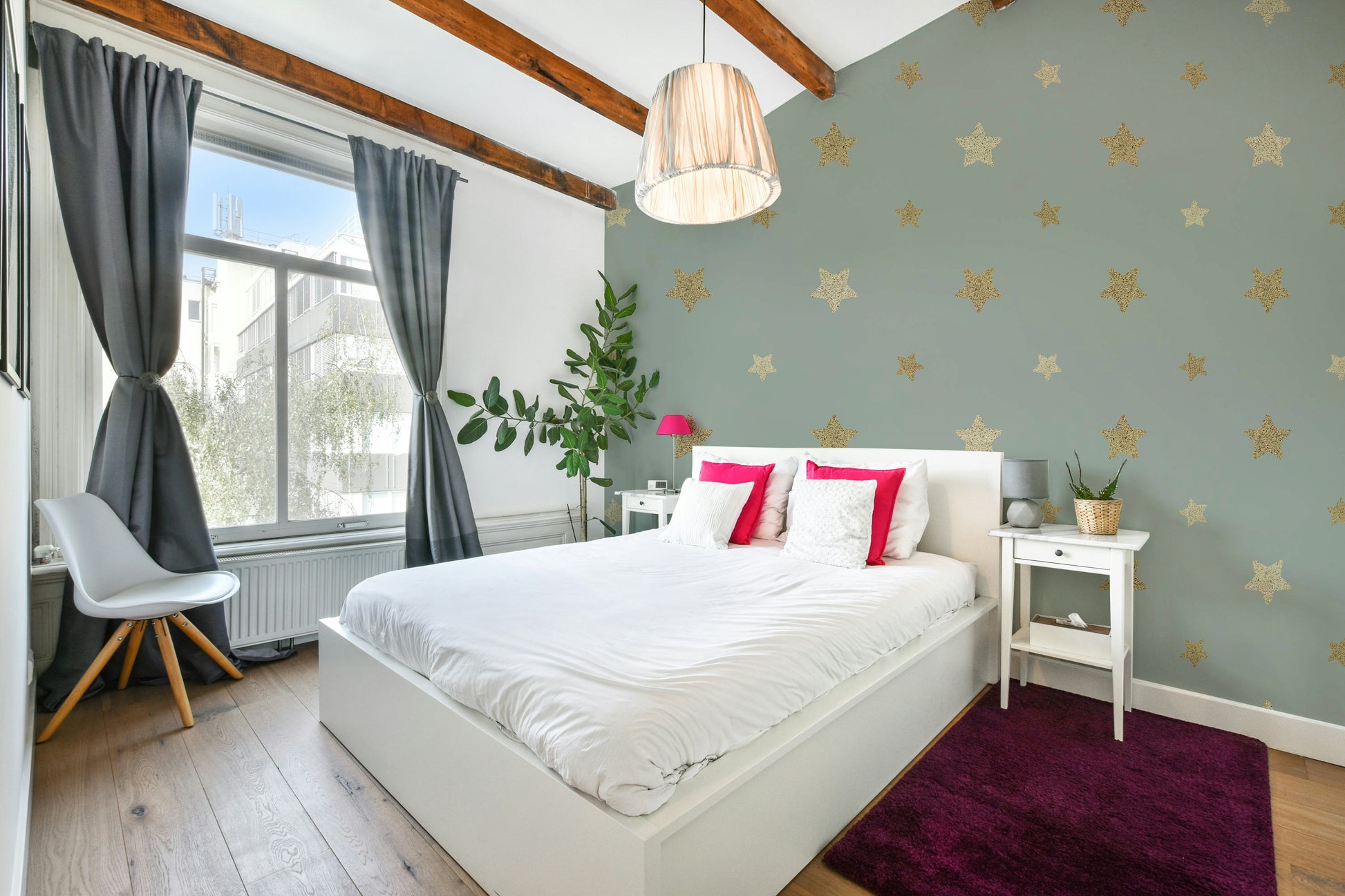 The style is artistic and natural.

