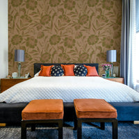 The composition is balanced and elegant.
