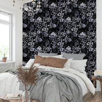 Elegant floral pattern wallpaper.
