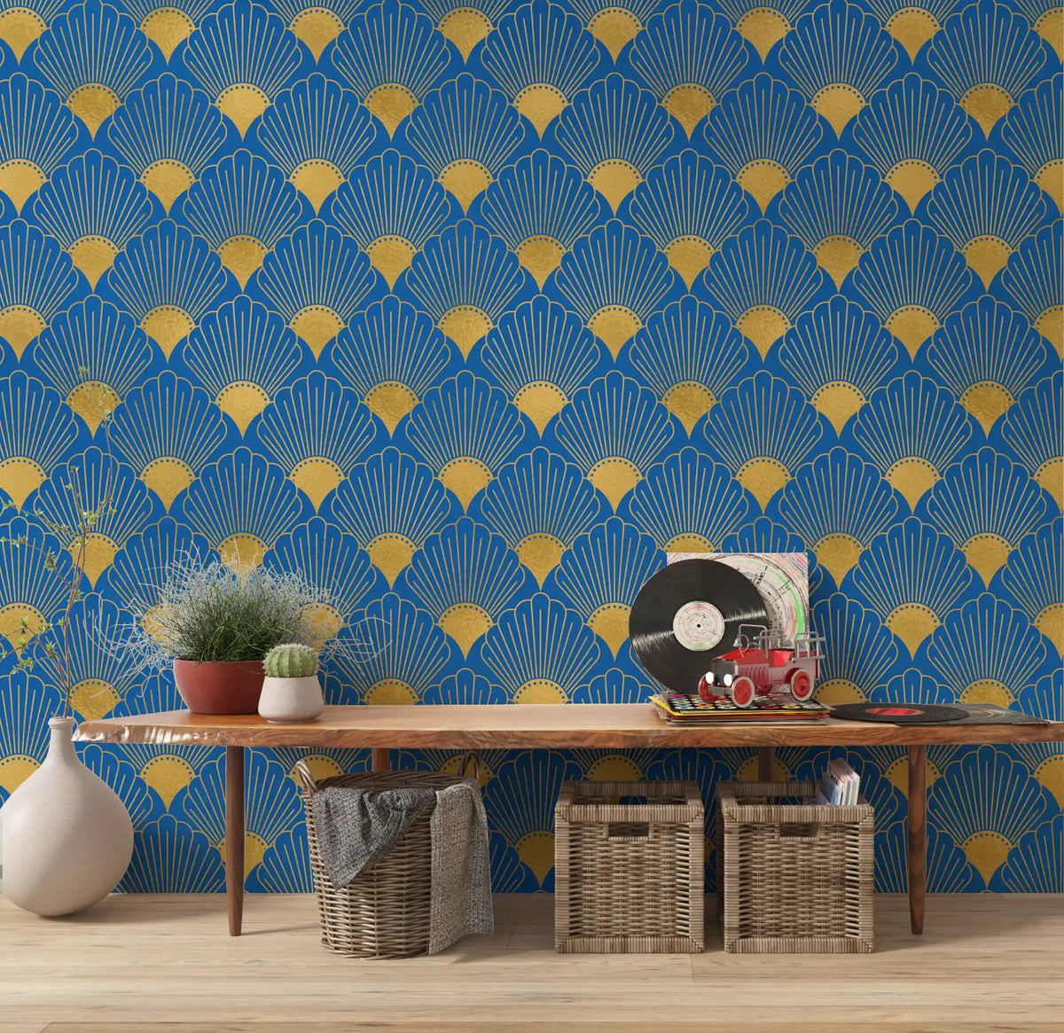 Royal blue geometric scallop wallpaper with gold tone in hallway., GD10634