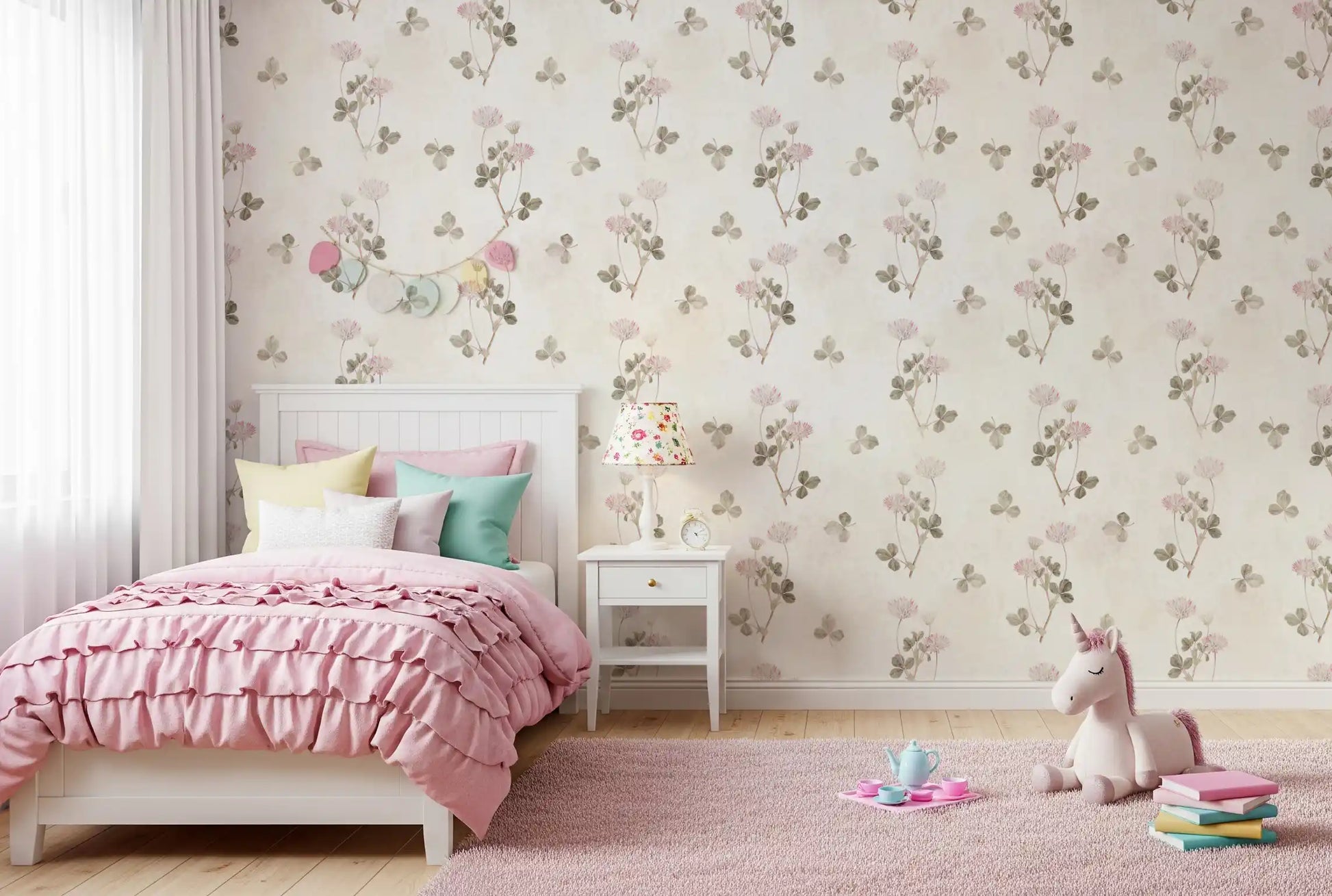 Vintage Clover Botanical Illustration Wallpaper⁠