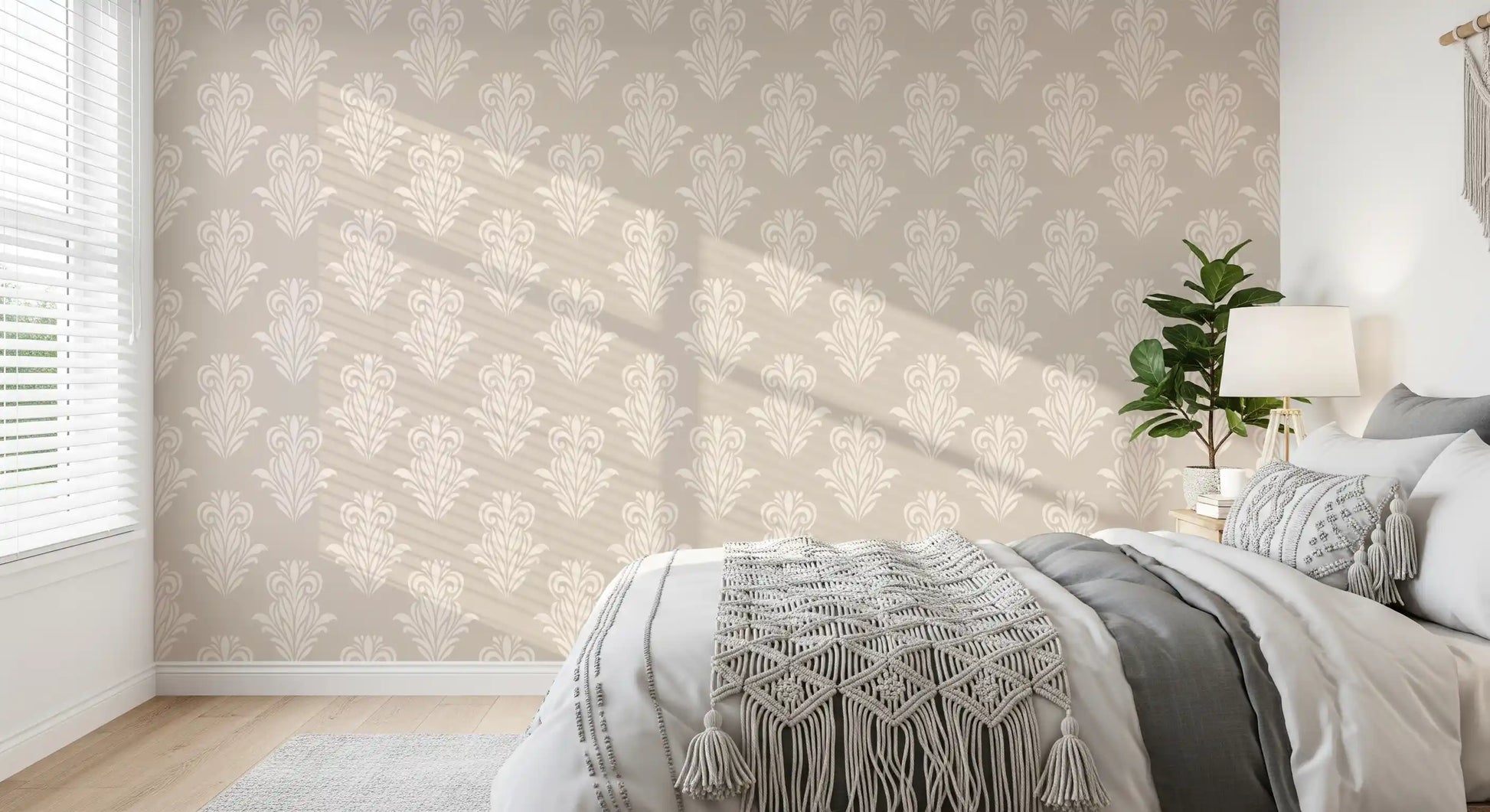 Creamy Damask Scroll Pattern Wallpaper⁠