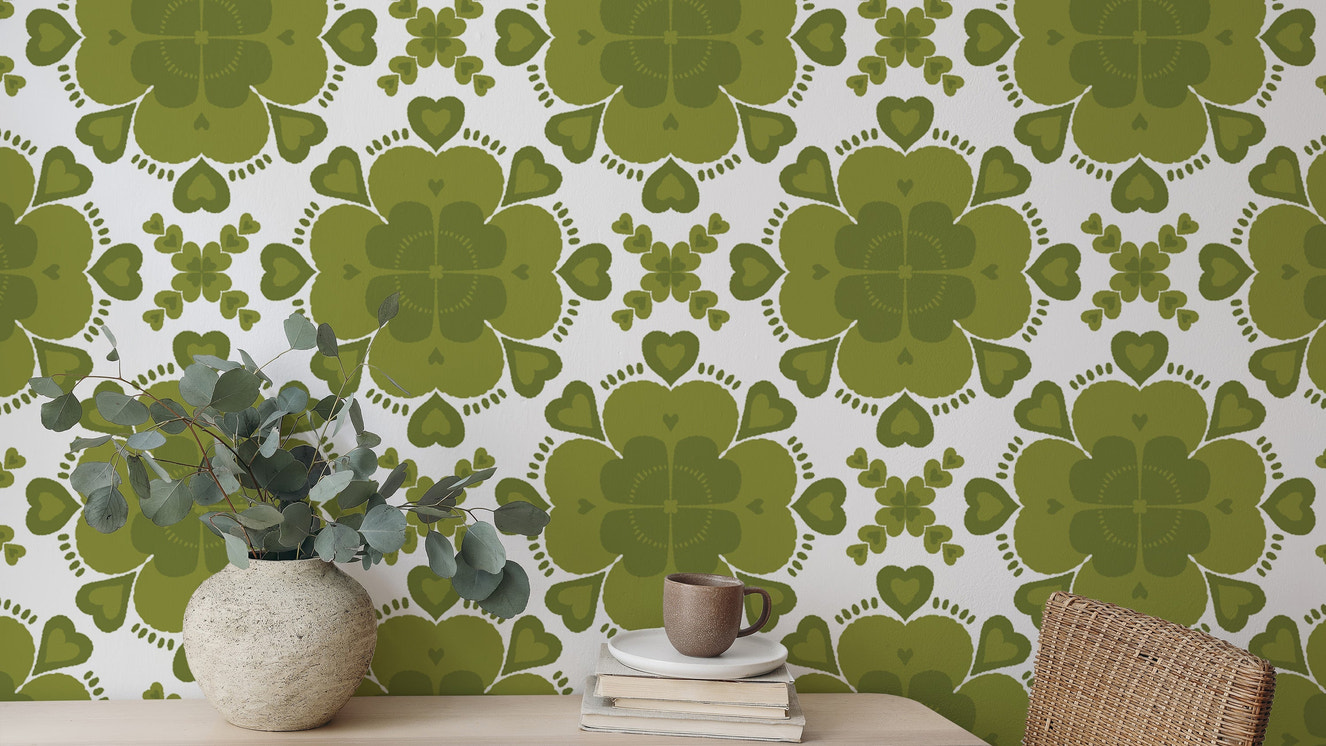 Nature-inspired green clover geometric wallpaper for serene interiors.
