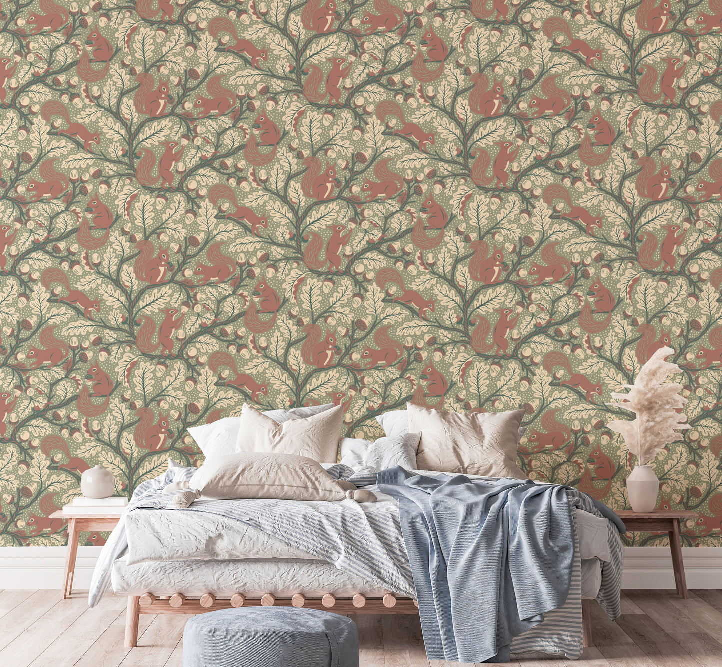 Squirrels in Oak tree - Green Wallpaper⁠