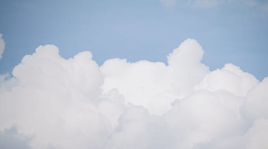 Blue Sky and Fluffy White Cloud Wallpaper