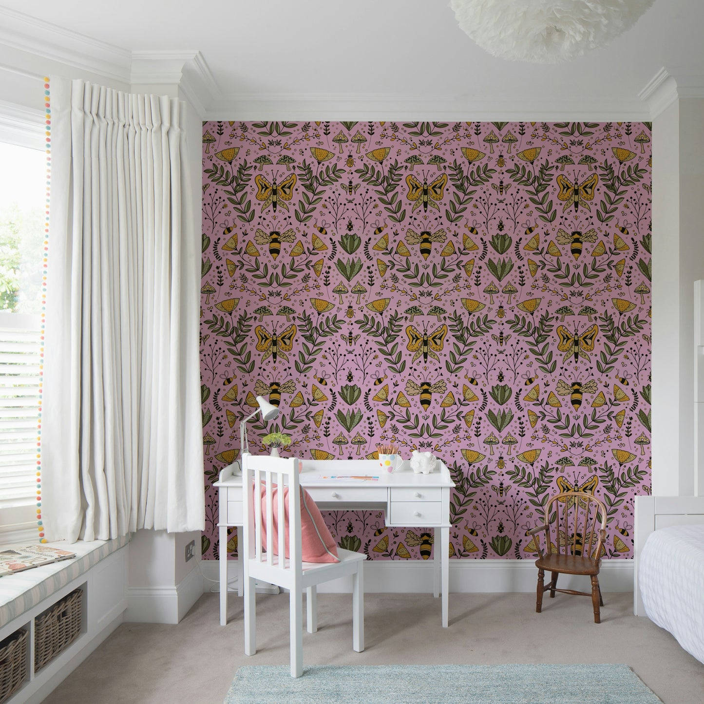 Pattern with a charming and artistic feel.

