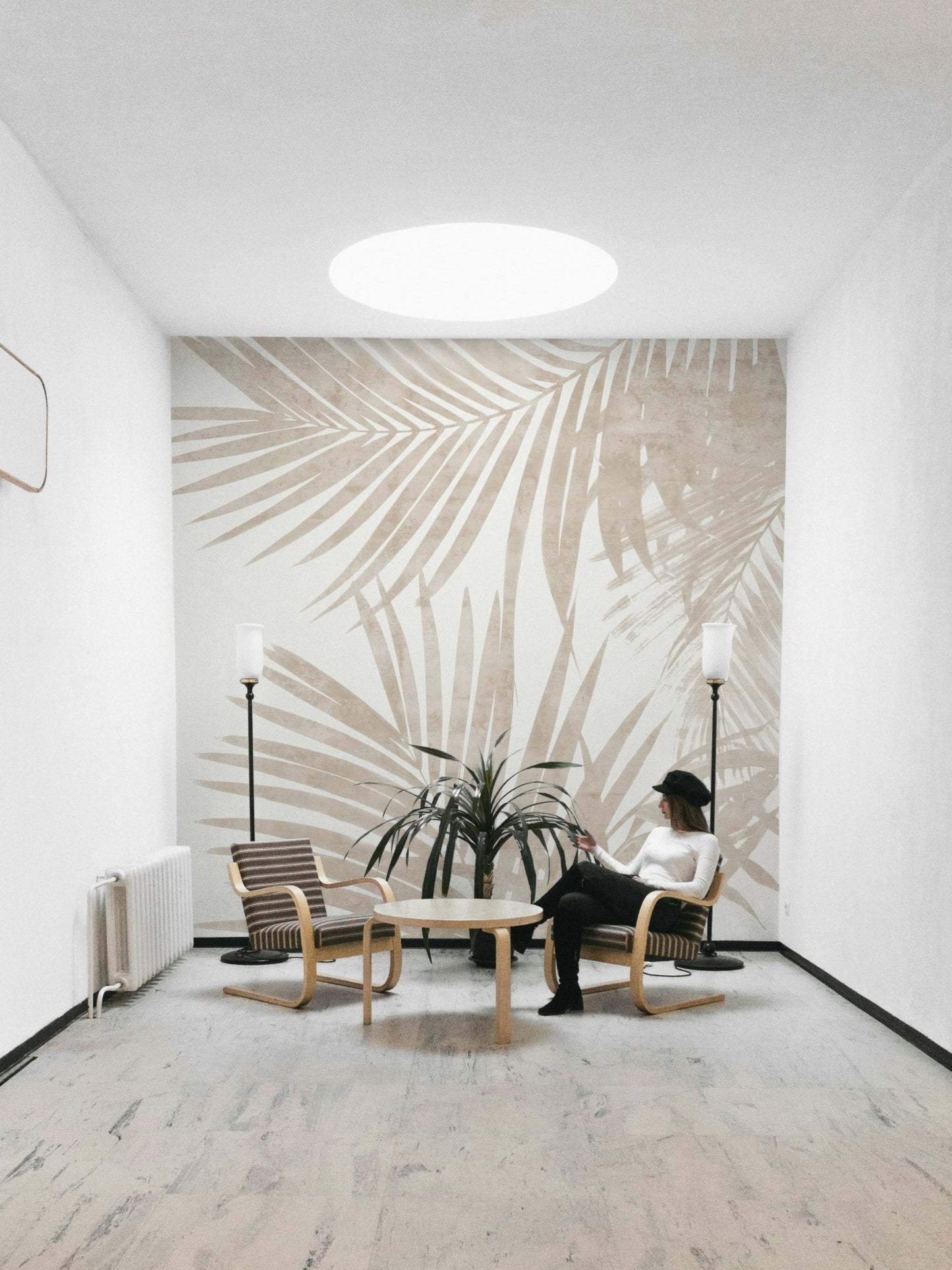 A fashion-forward jungle mural on decorative wallpaper., GD4585