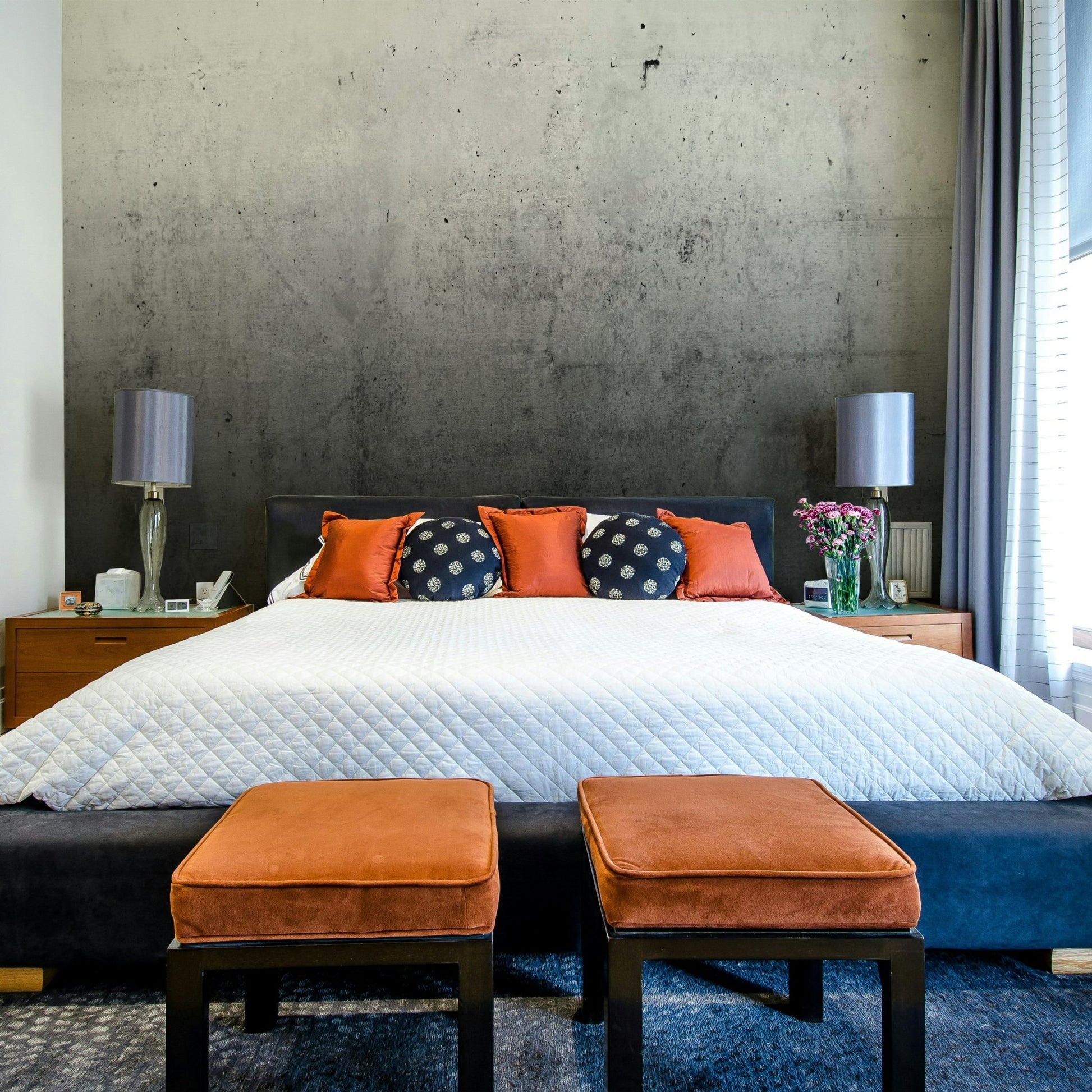 Wallpaper with black ombre effect

