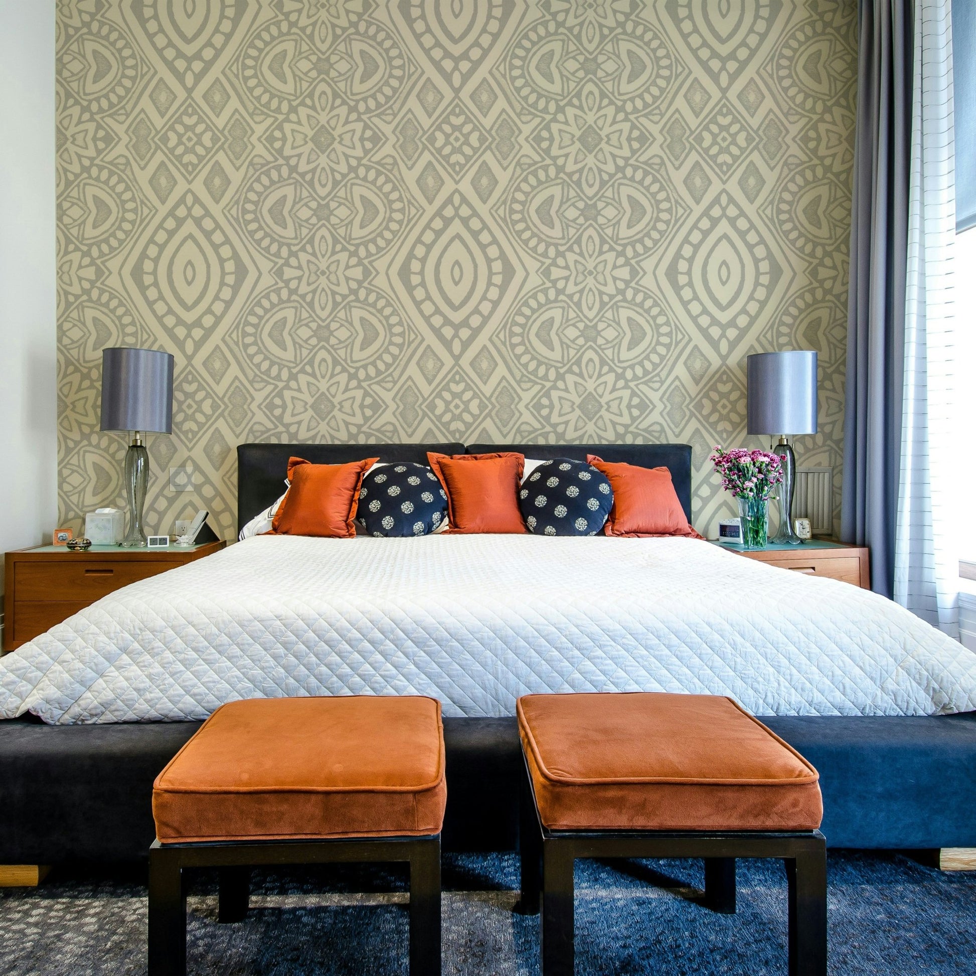 The room's lighting highlights the peaceful feel of the pattern.

