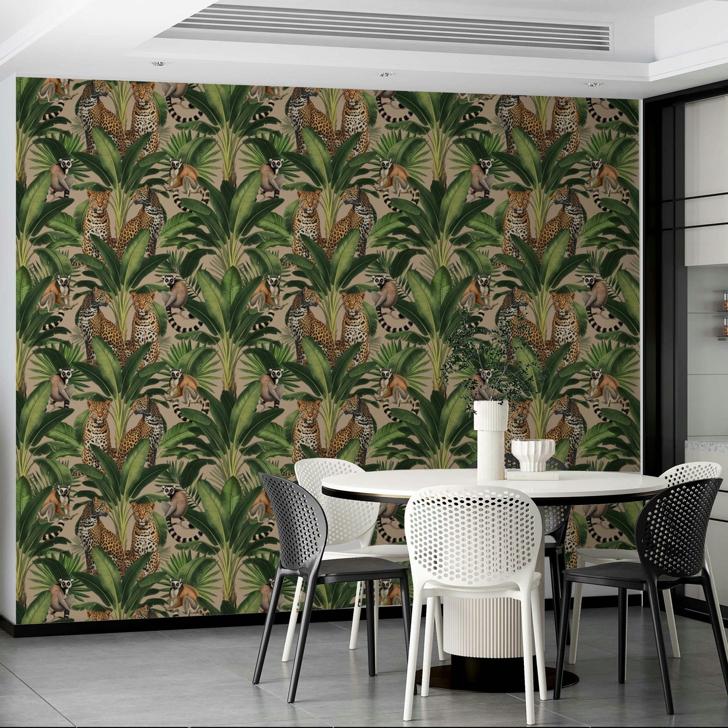 Jungle-inspired wallpaper for relaxed spaces

