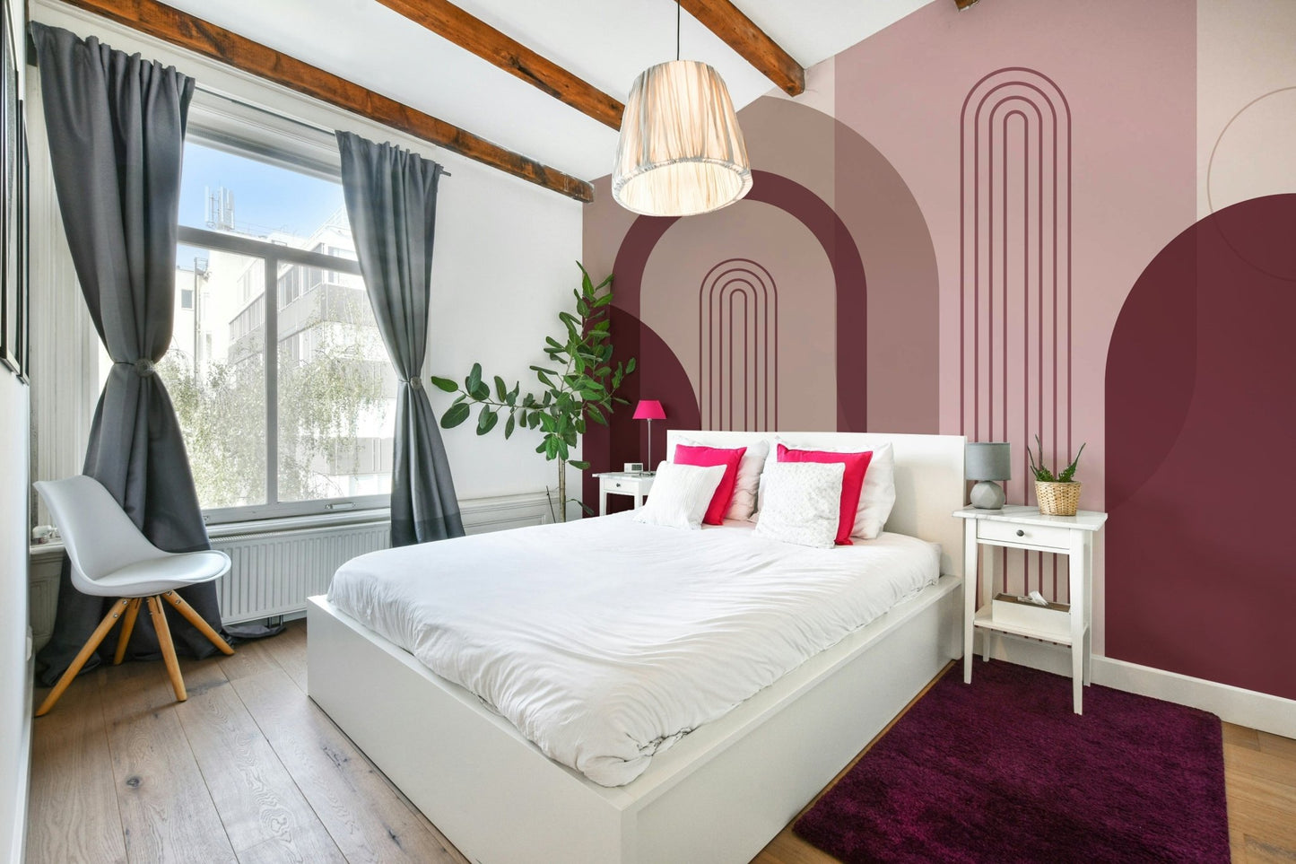 Minimalist curved wall design

