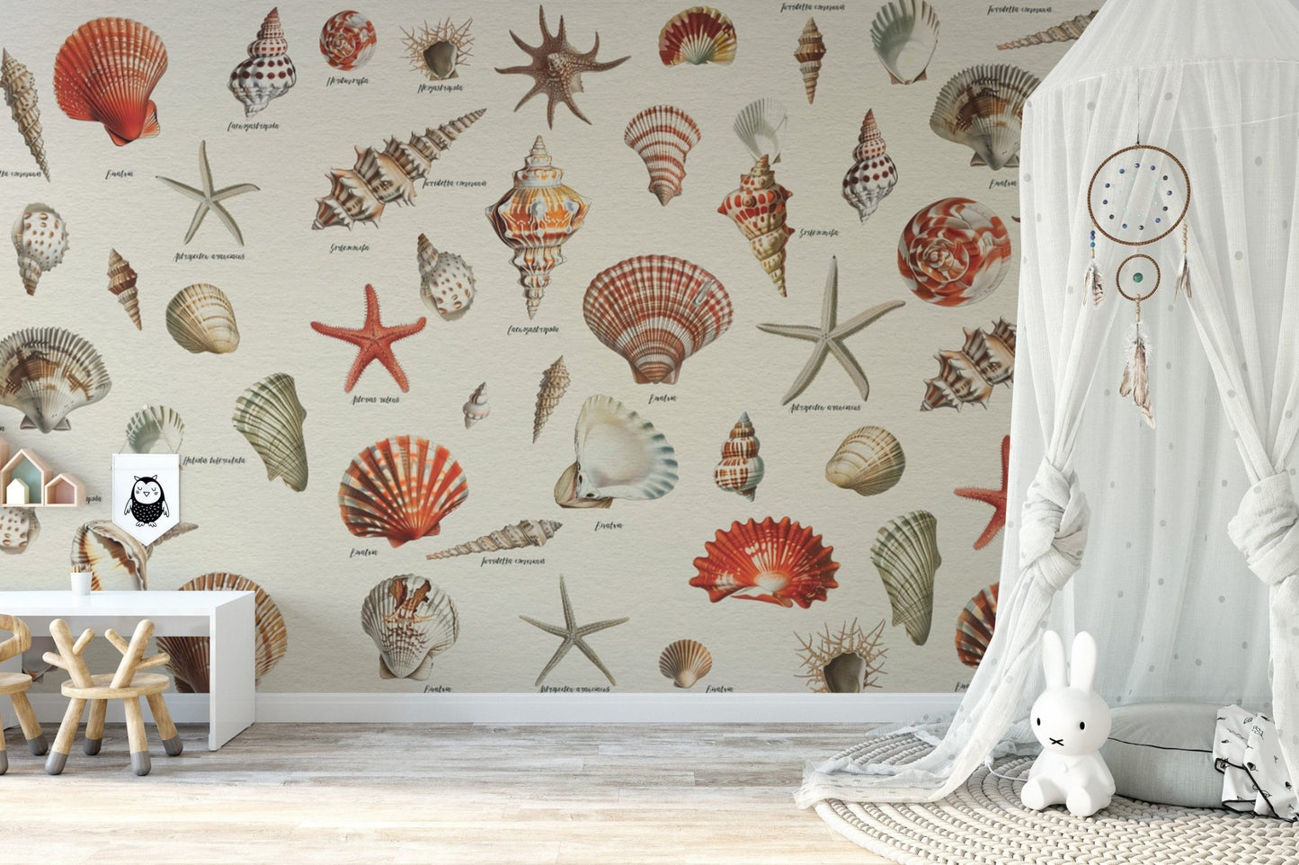 Delicate marine shells wallpaper décor