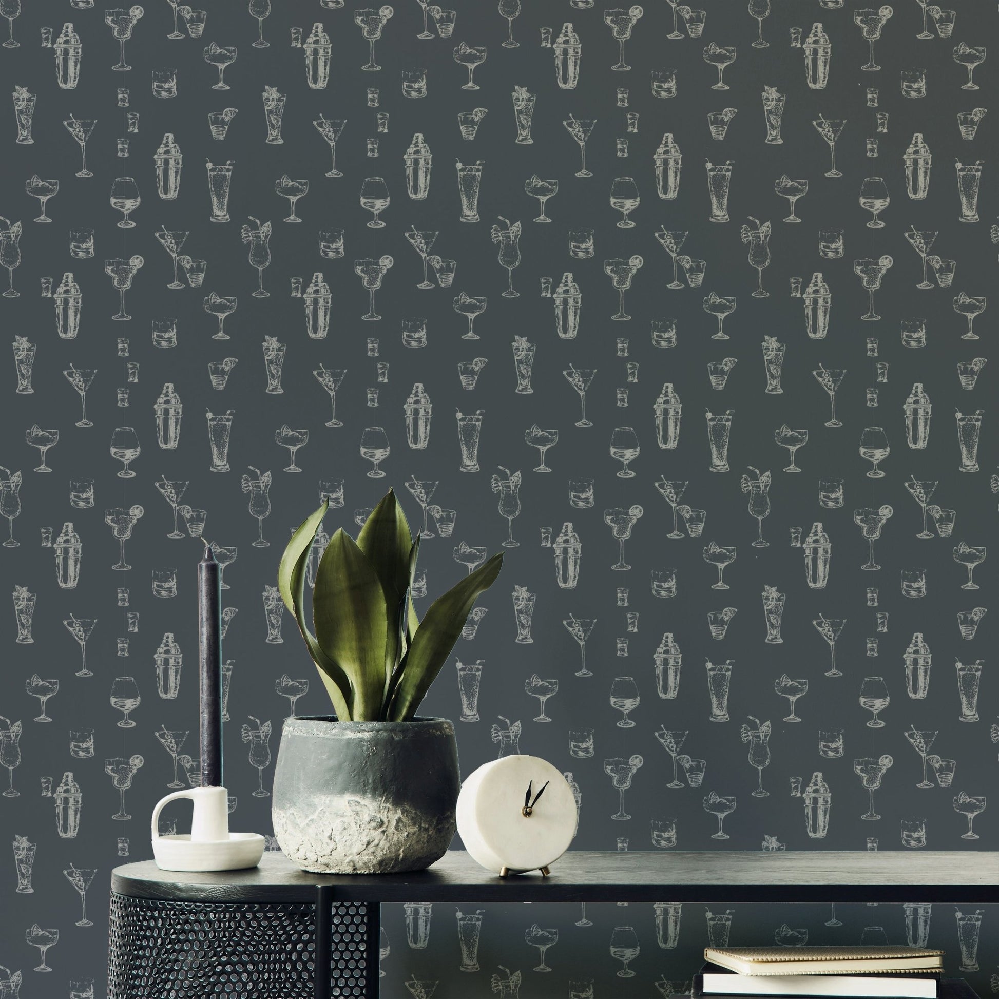Monochrome cocktail sketches on stylish wallpaper

