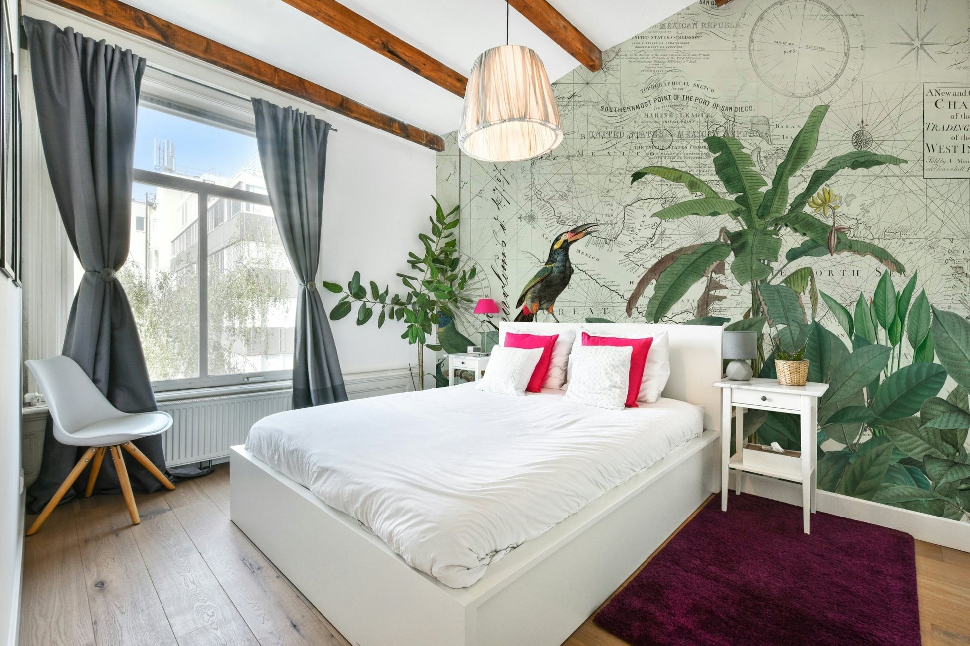 Full view of vintage tropical wallpaper

