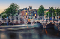 City wallpaper showing traditional Dutch canal houses