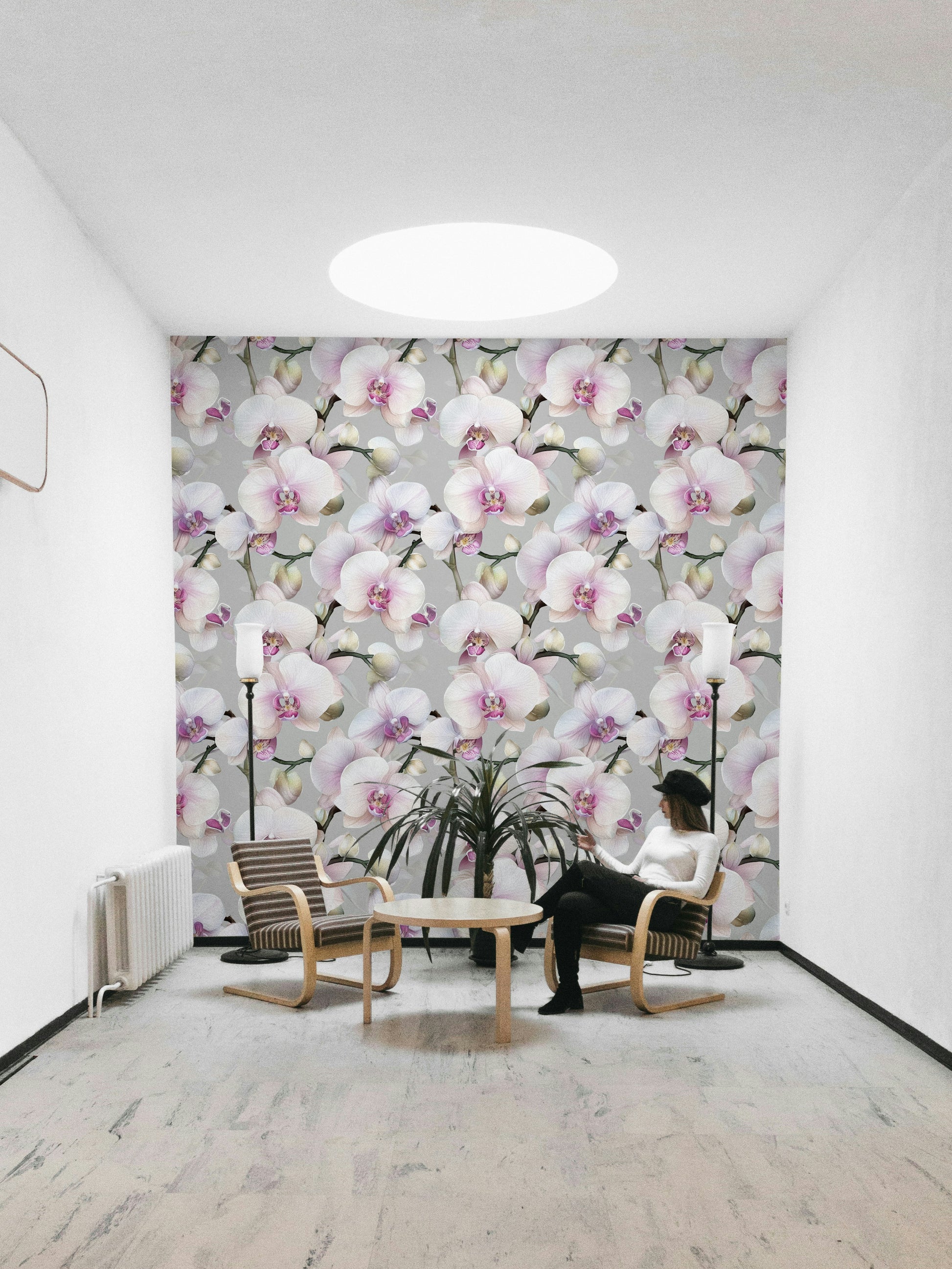 Bold orchid wallpaper design for modern spaces.

