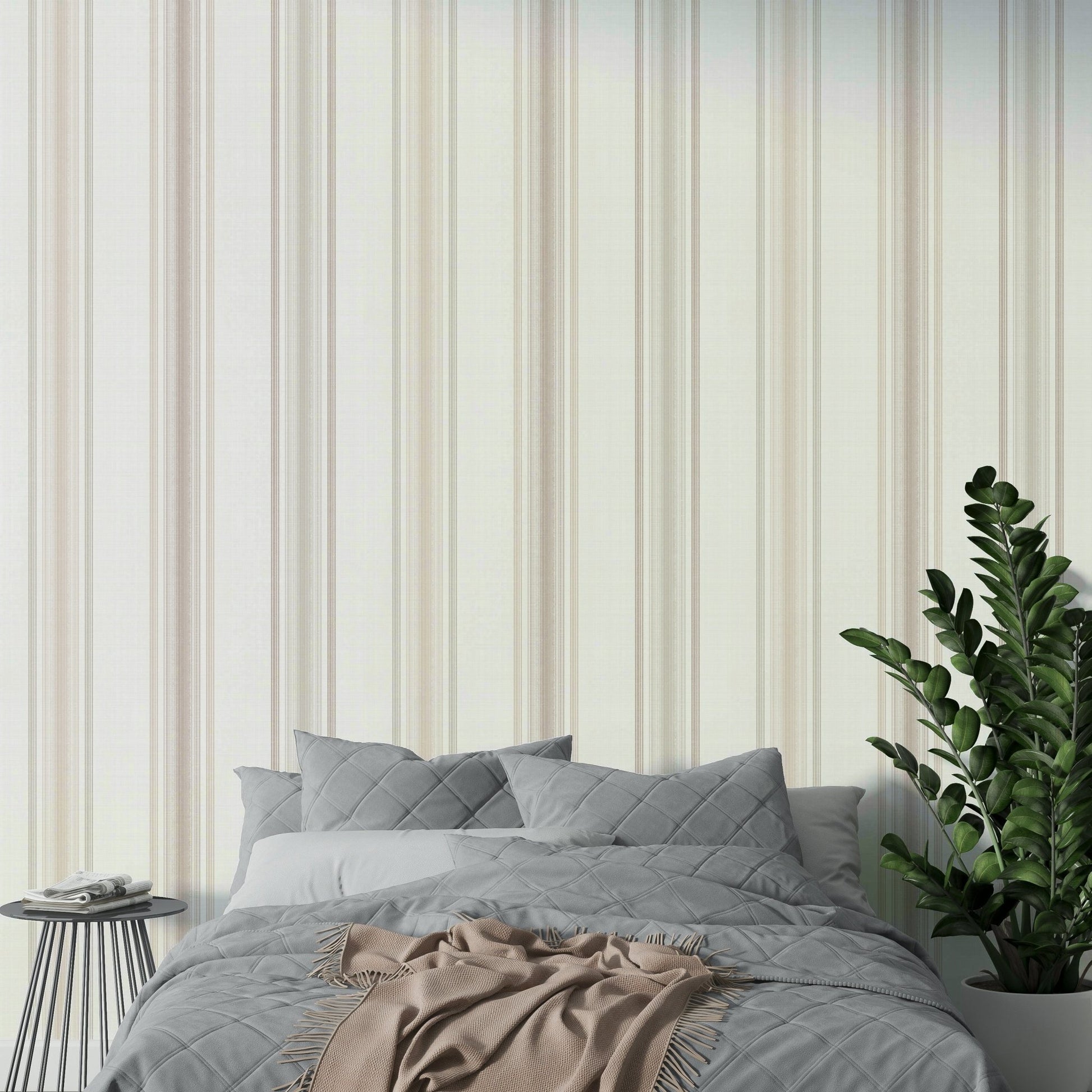 Wallpaper with gold and beige stripes
