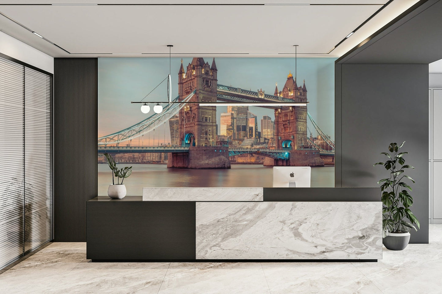 High-resolution image of Tower Bridge.

