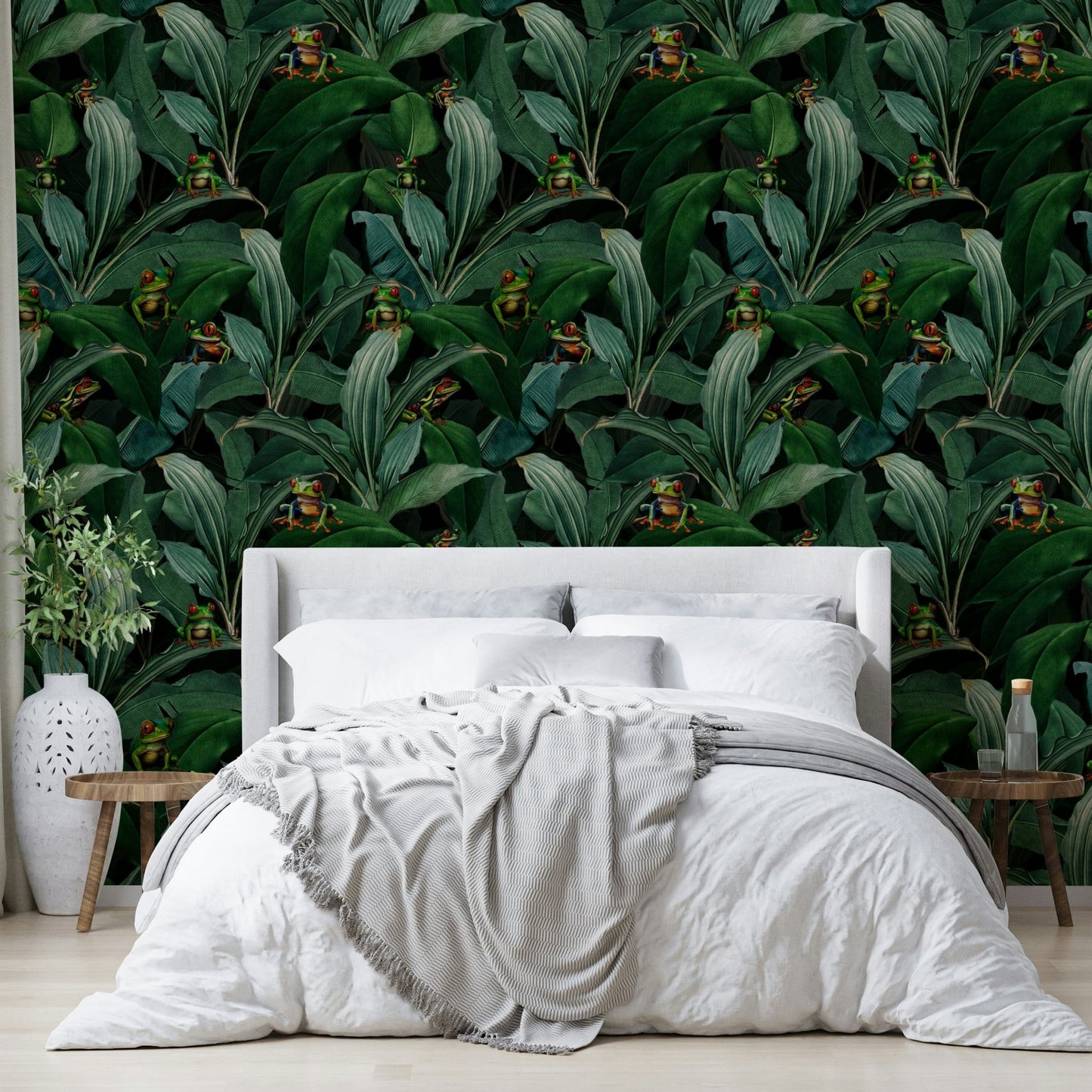 Close-up of emerald eyes peering through jungle foliage wallpaper., GD1381