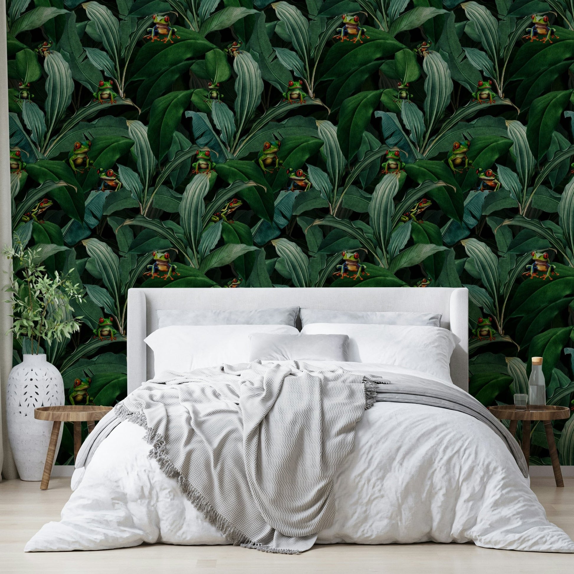Close-up of emerald eyes peering through jungle foliage wallpaper., GD1381