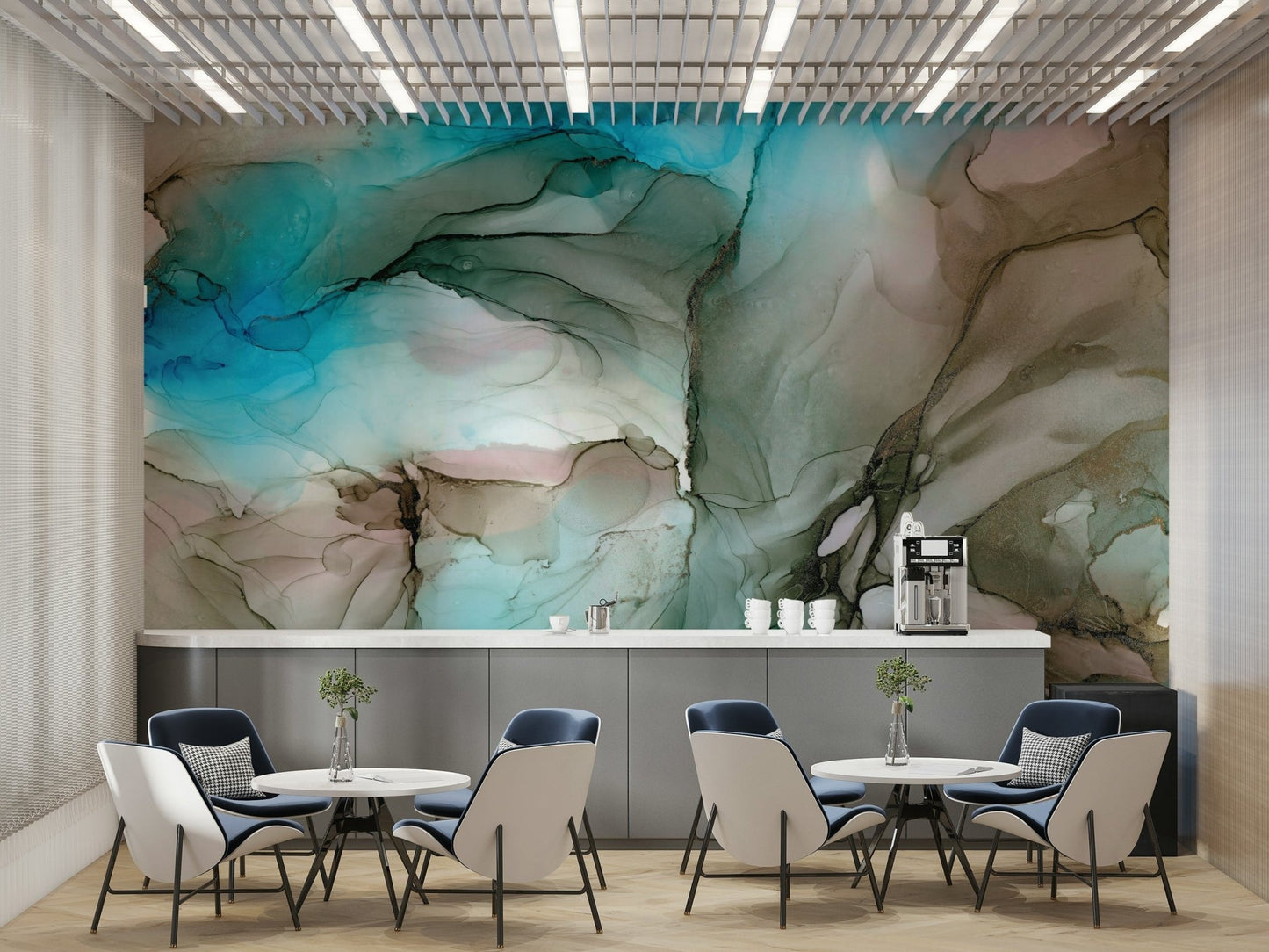 Flowing water and delicate details of underwater life

