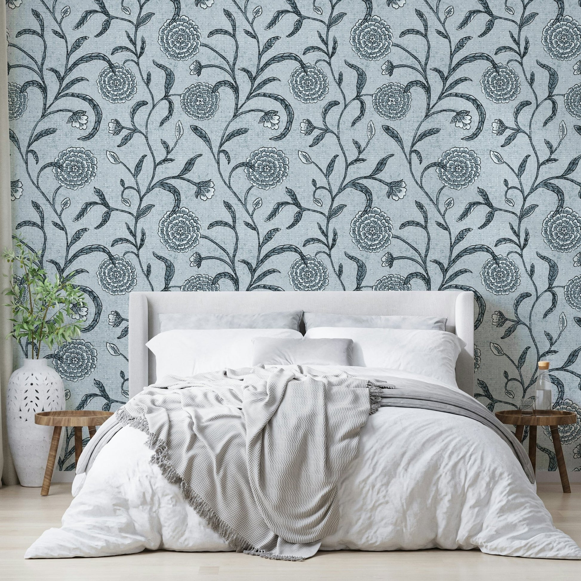 Soft floral wallcovering
