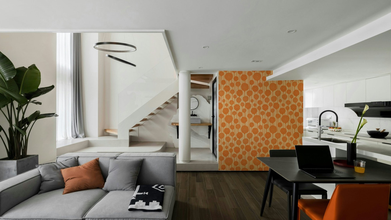 Retro floral wallpaper in orange and peach

