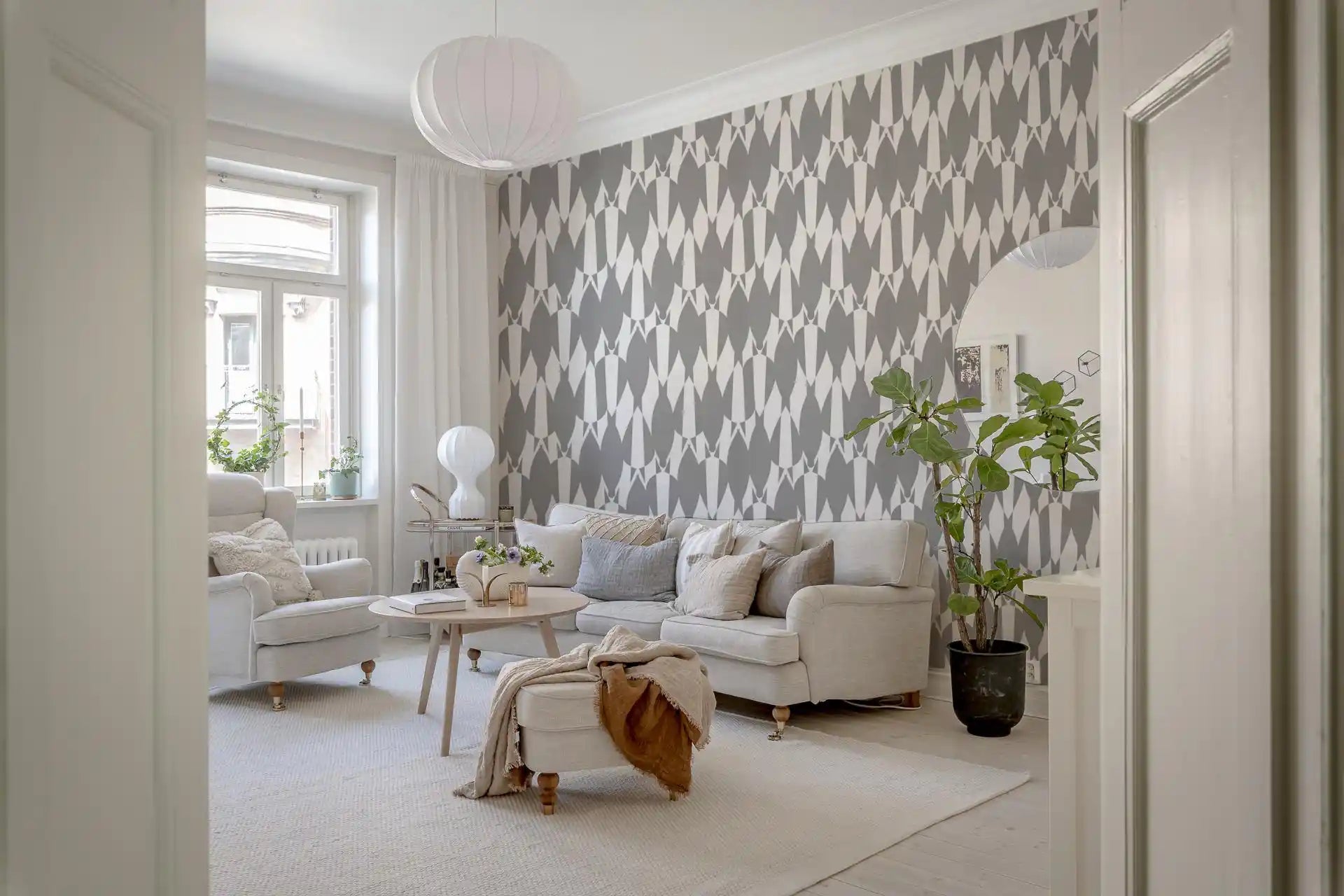 A two-tone grey and white palette runs edge to edge through this Geometric Flow wallpaper.⁠GD9526