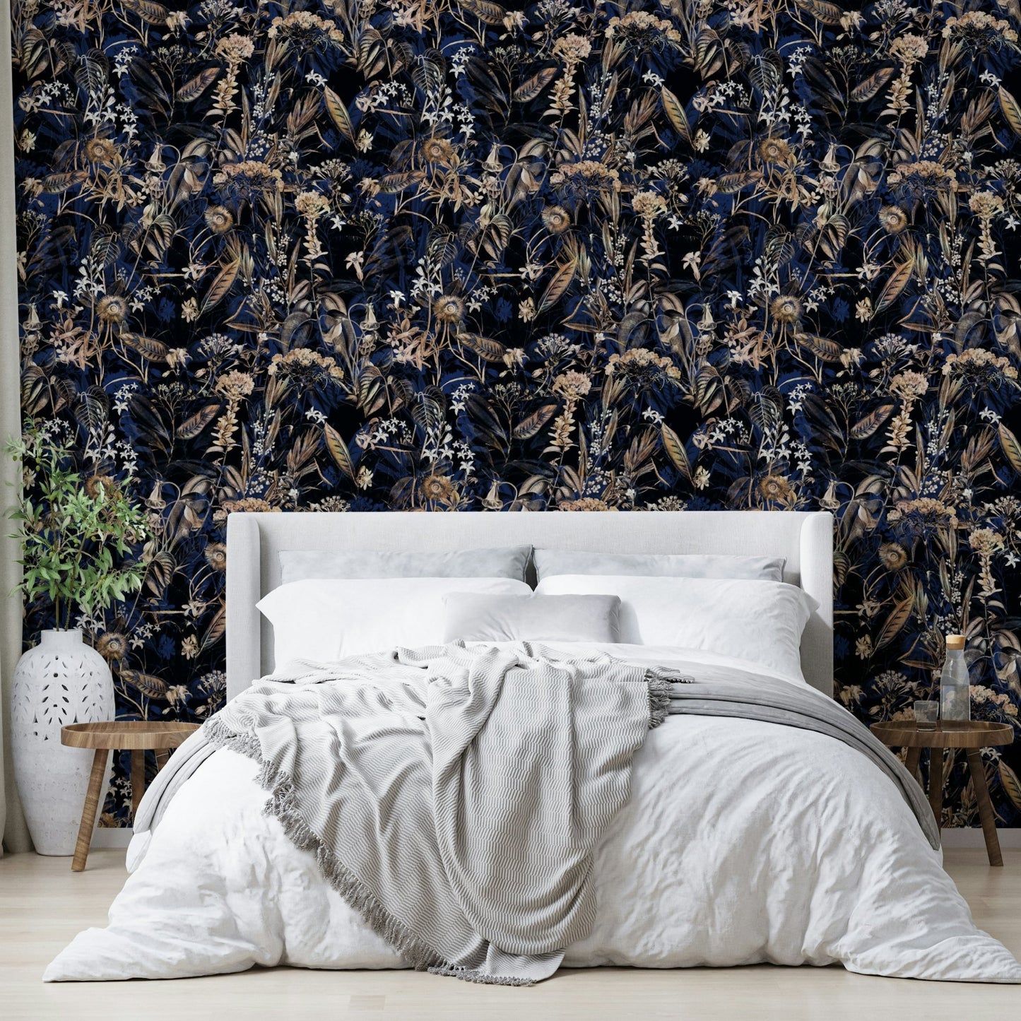 Classic gold wallpaper for a living room.
