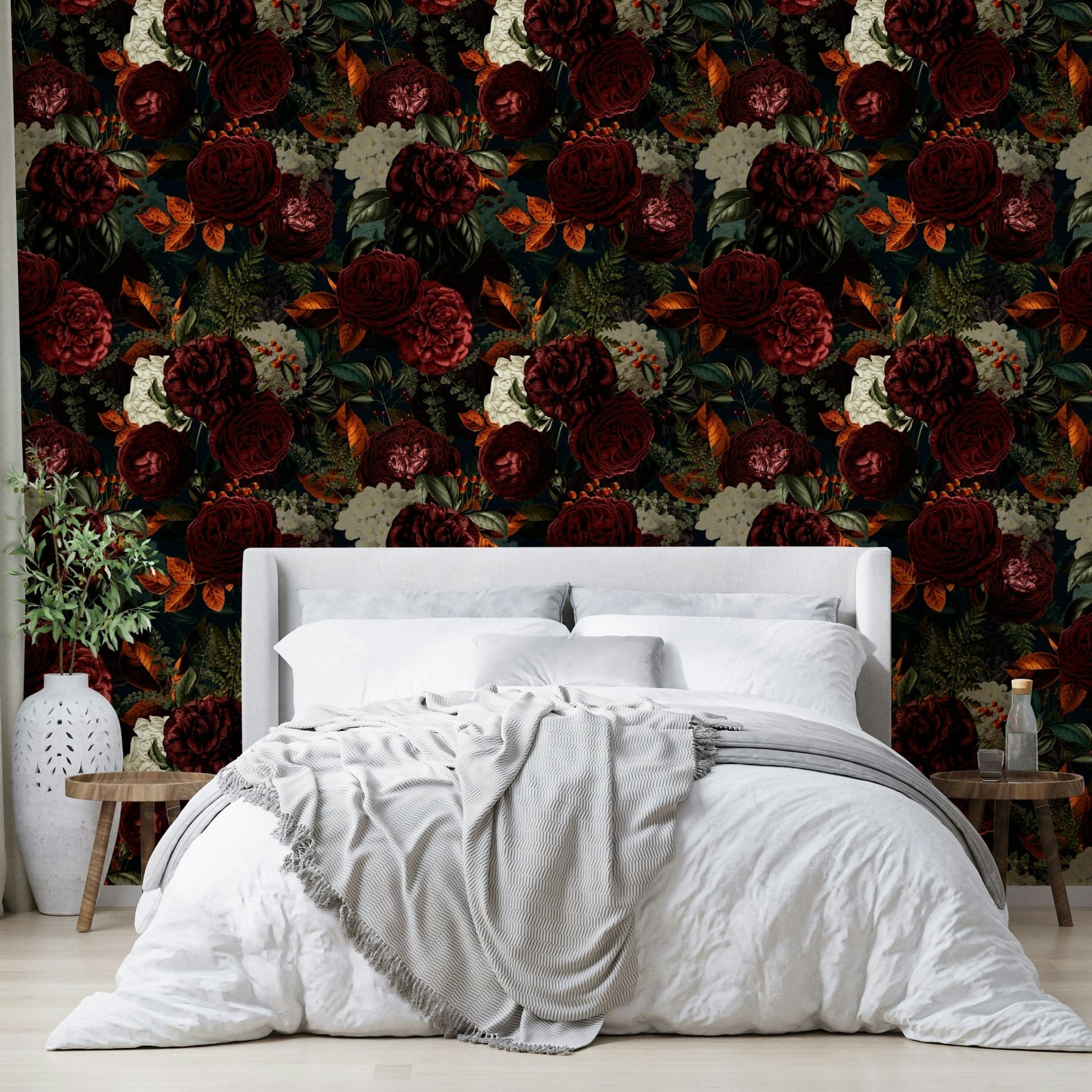 Durable wallpaper for walls with dramatic blooms

