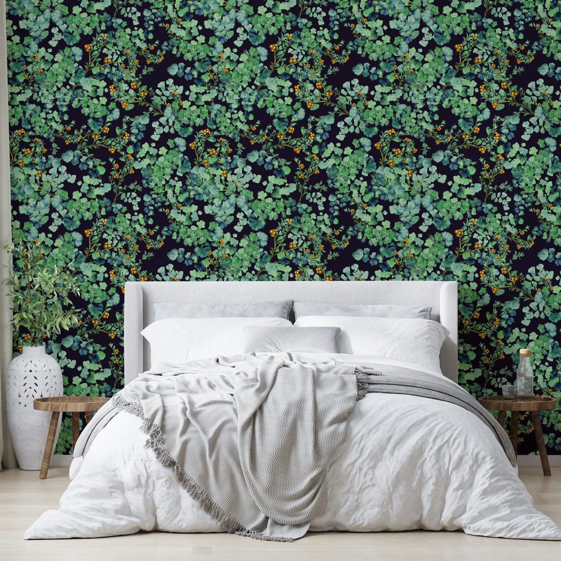Lush leaf pattern wallpaper.
