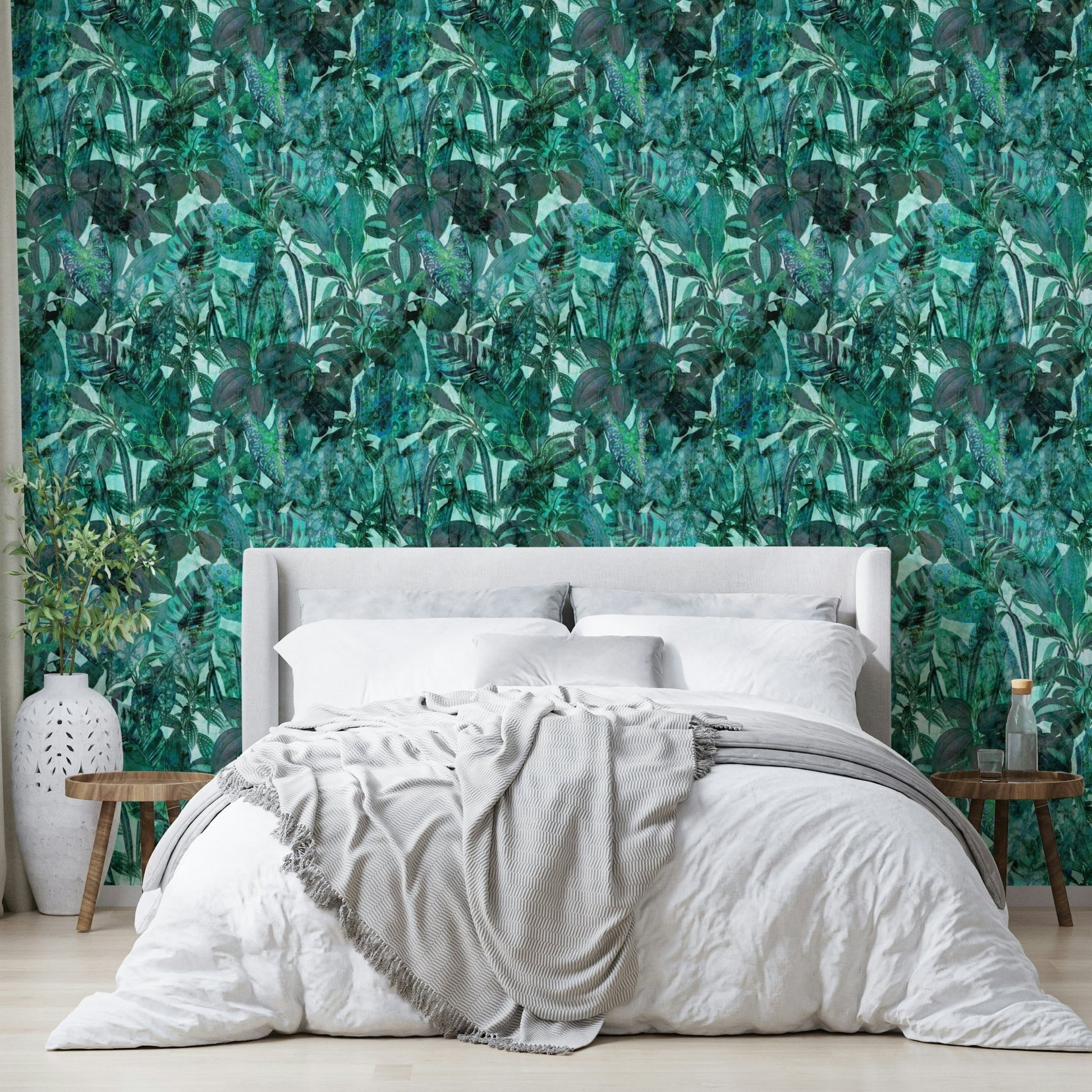 Rich green color wallpaper.
