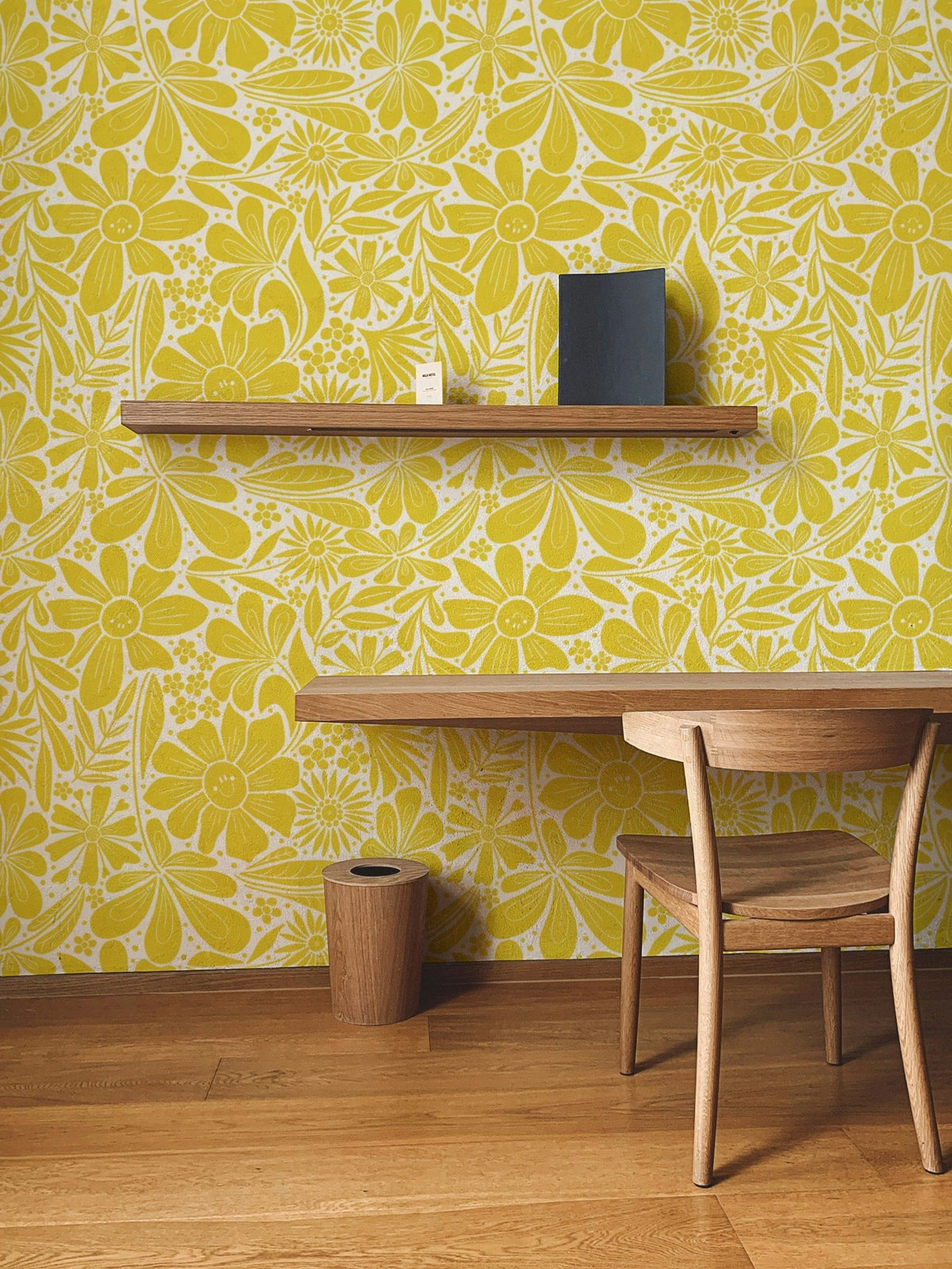 Radiant happy blooms wallpaper in a sunny yellow hue. NI11
