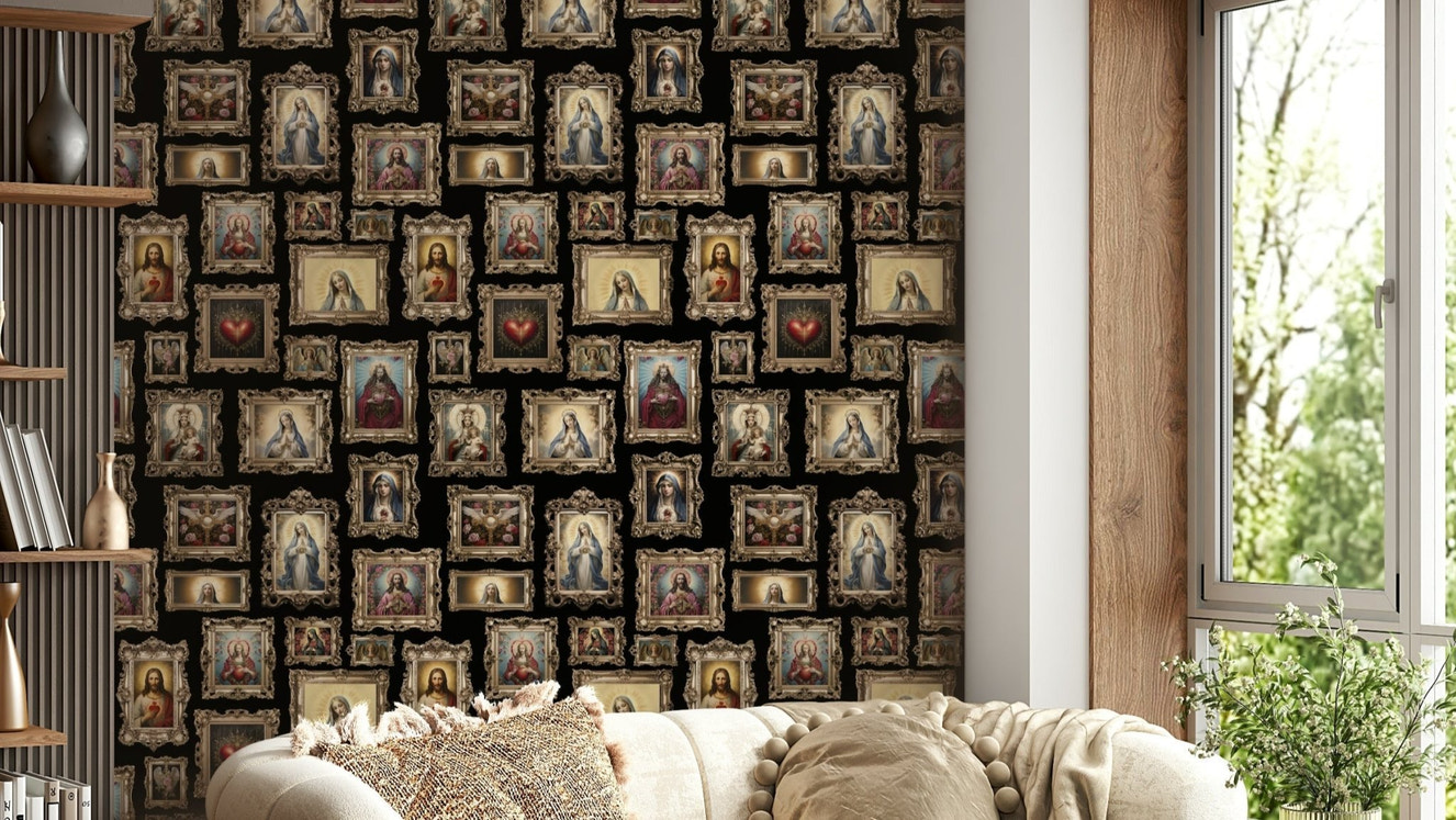 Close-up of an ornate, gilded-like frame pattern

