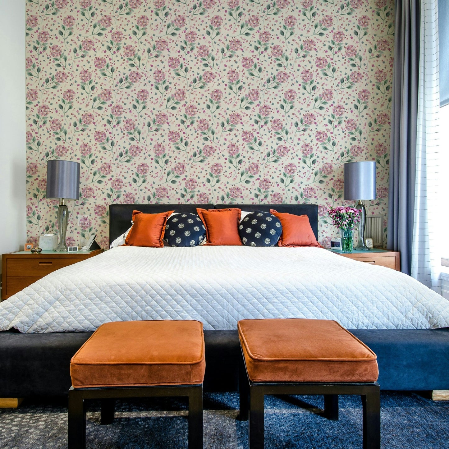 Gentle floral wall wallpaper

