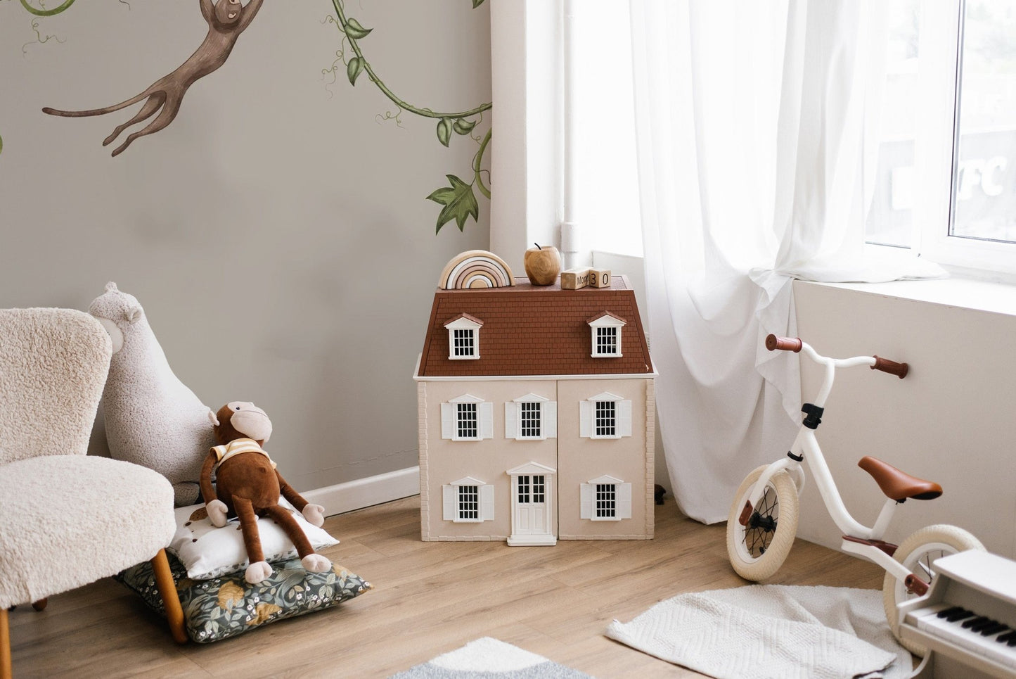 Joyful Monkey wallpaper turns the nursery into a fun zone C430